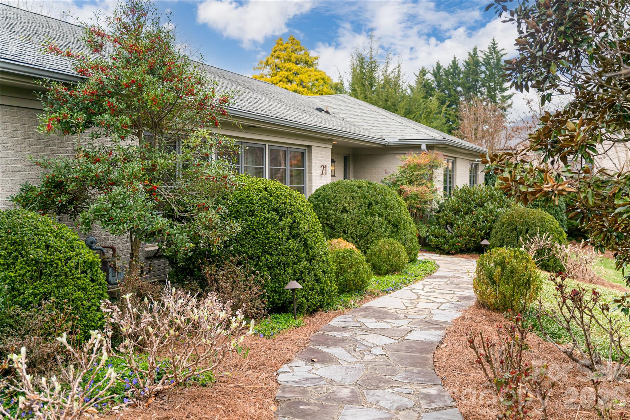 21 Pine Tree Circle — Asheville