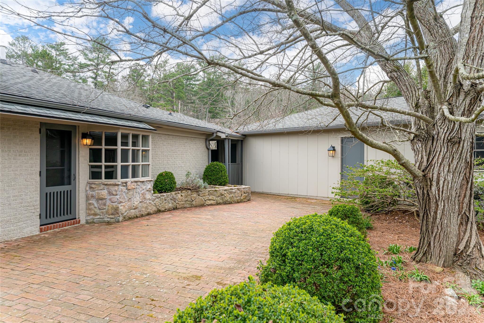 21 Pine Tree Circle — Asheville