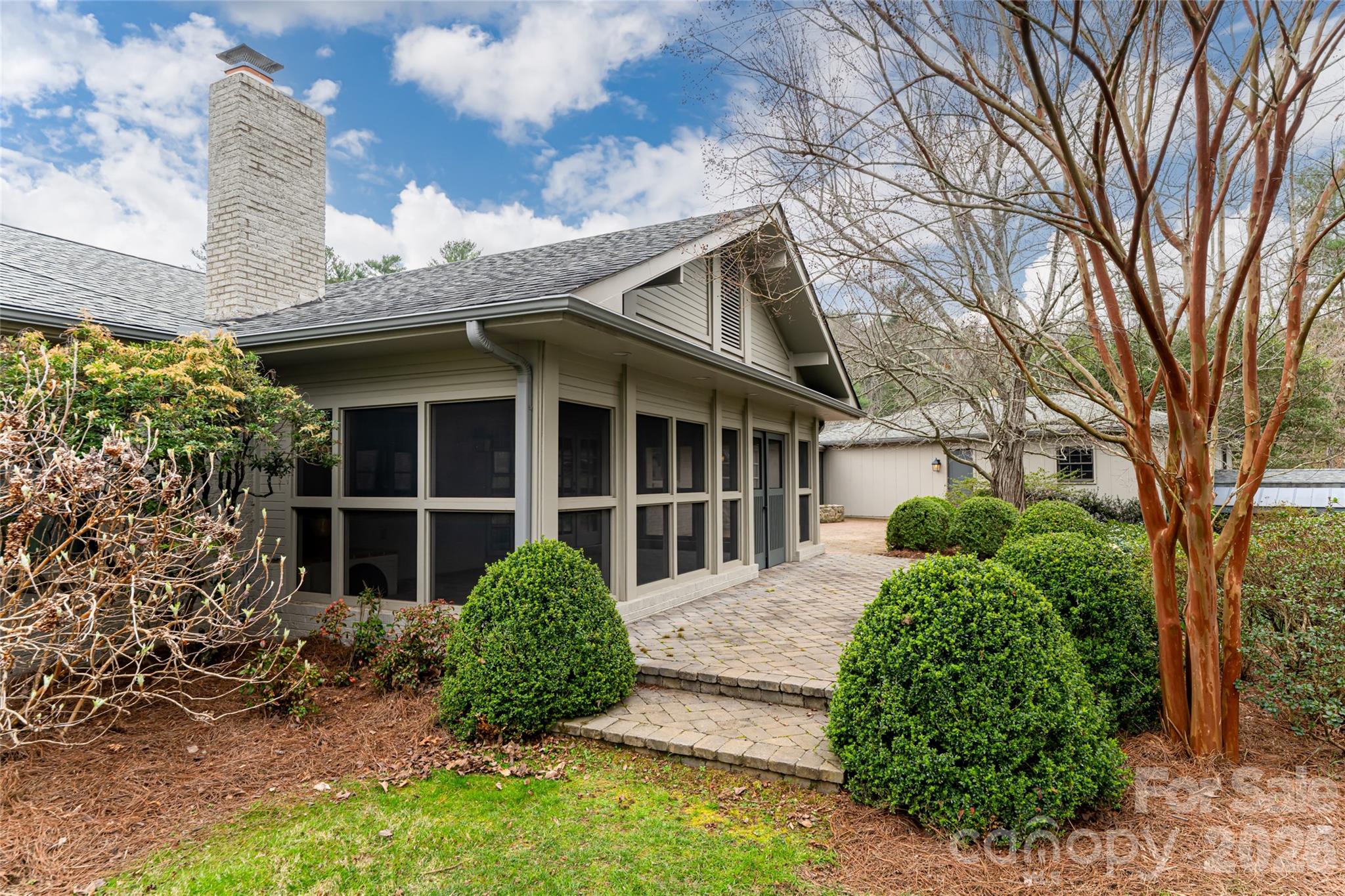 21 Pine Tree Circle — Asheville