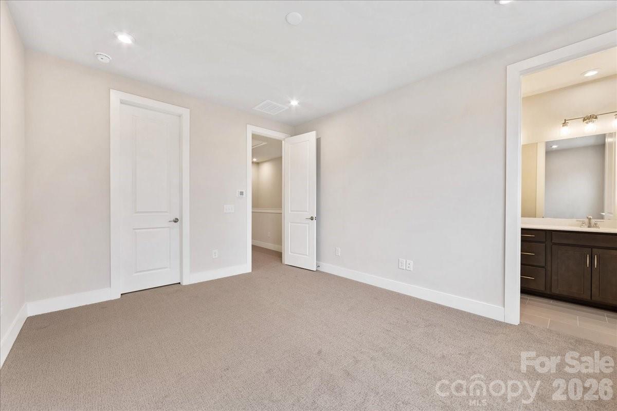 6016 Pivot Court — Charlotte