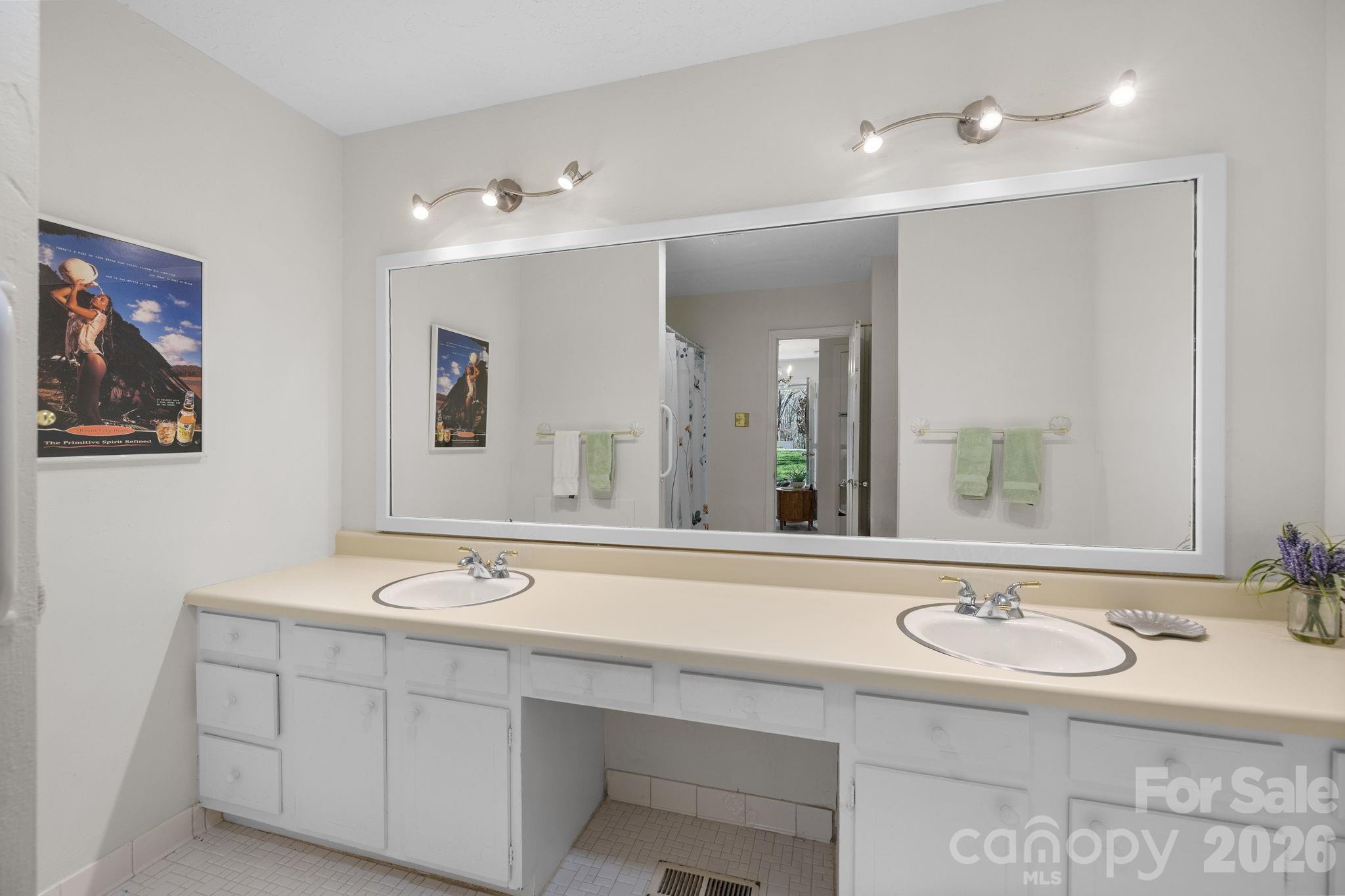 3039 Longwood Drive — Shelby