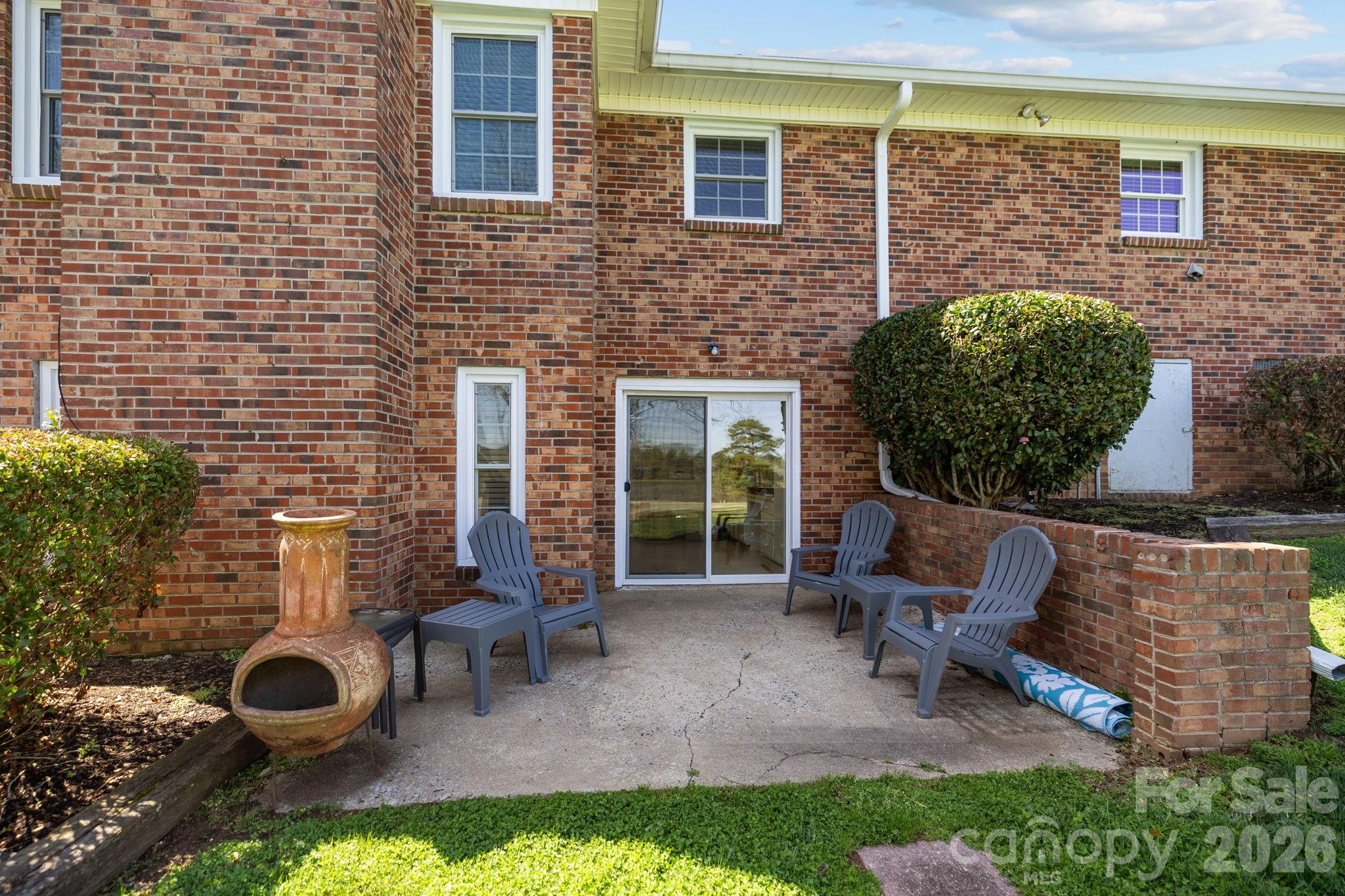 3039 Longwood Drive — Shelby