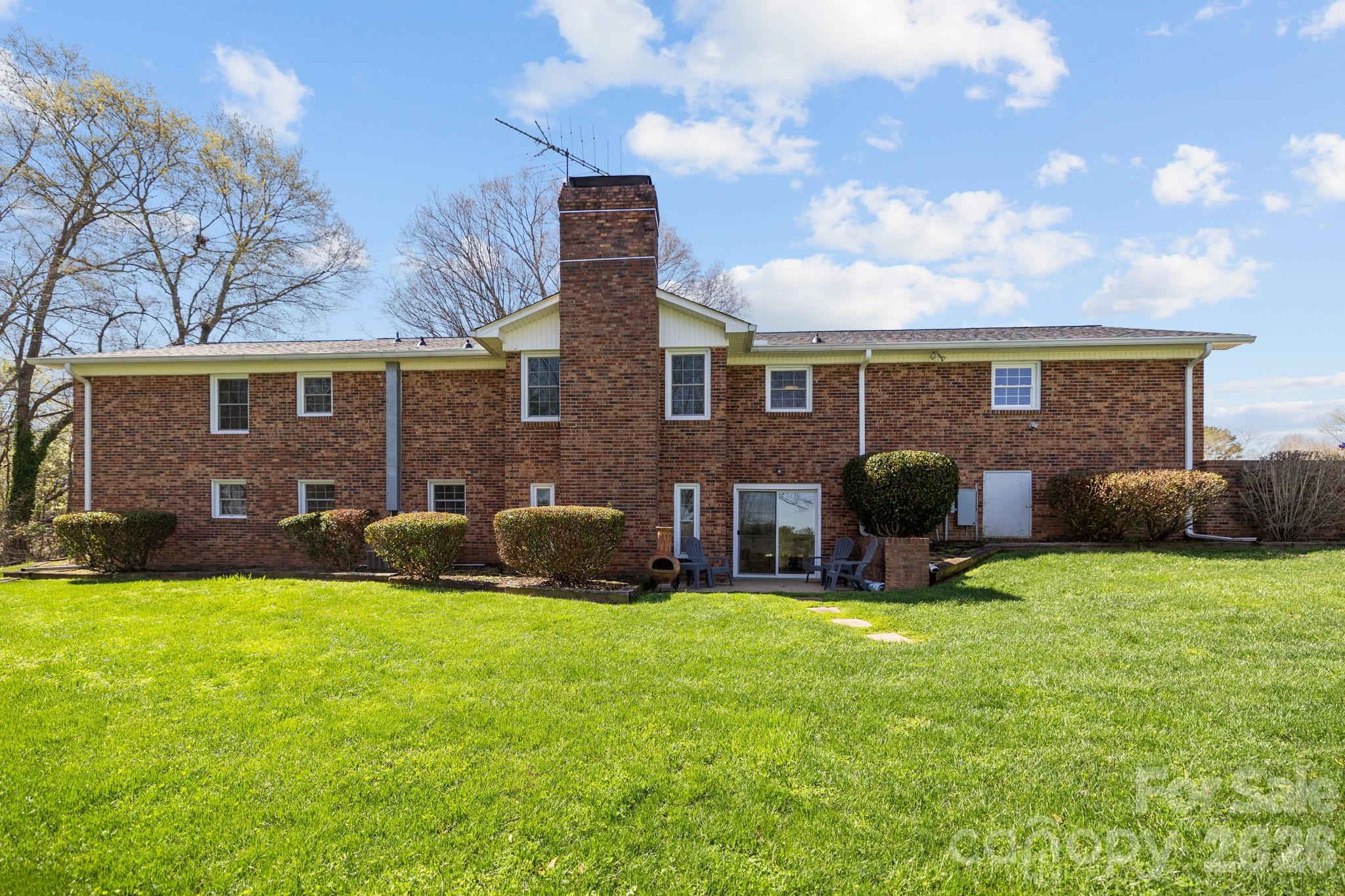 3039 Longwood Drive — Shelby