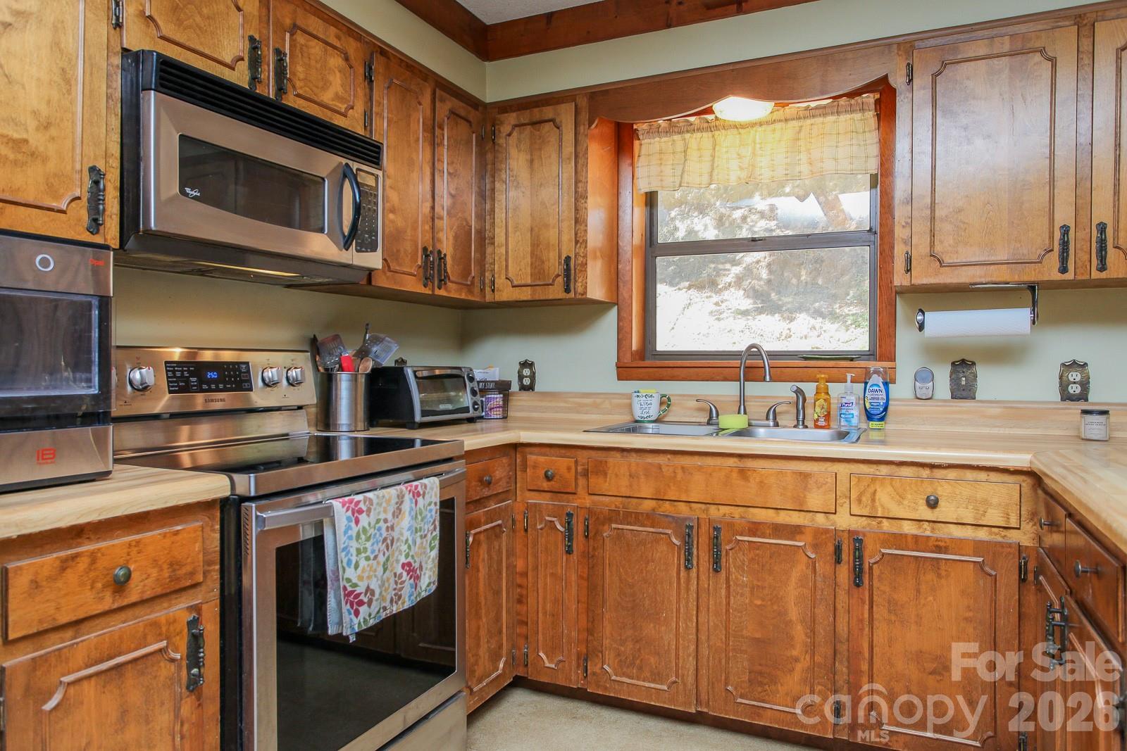 146 W Stecoah Heights — Robbinsville