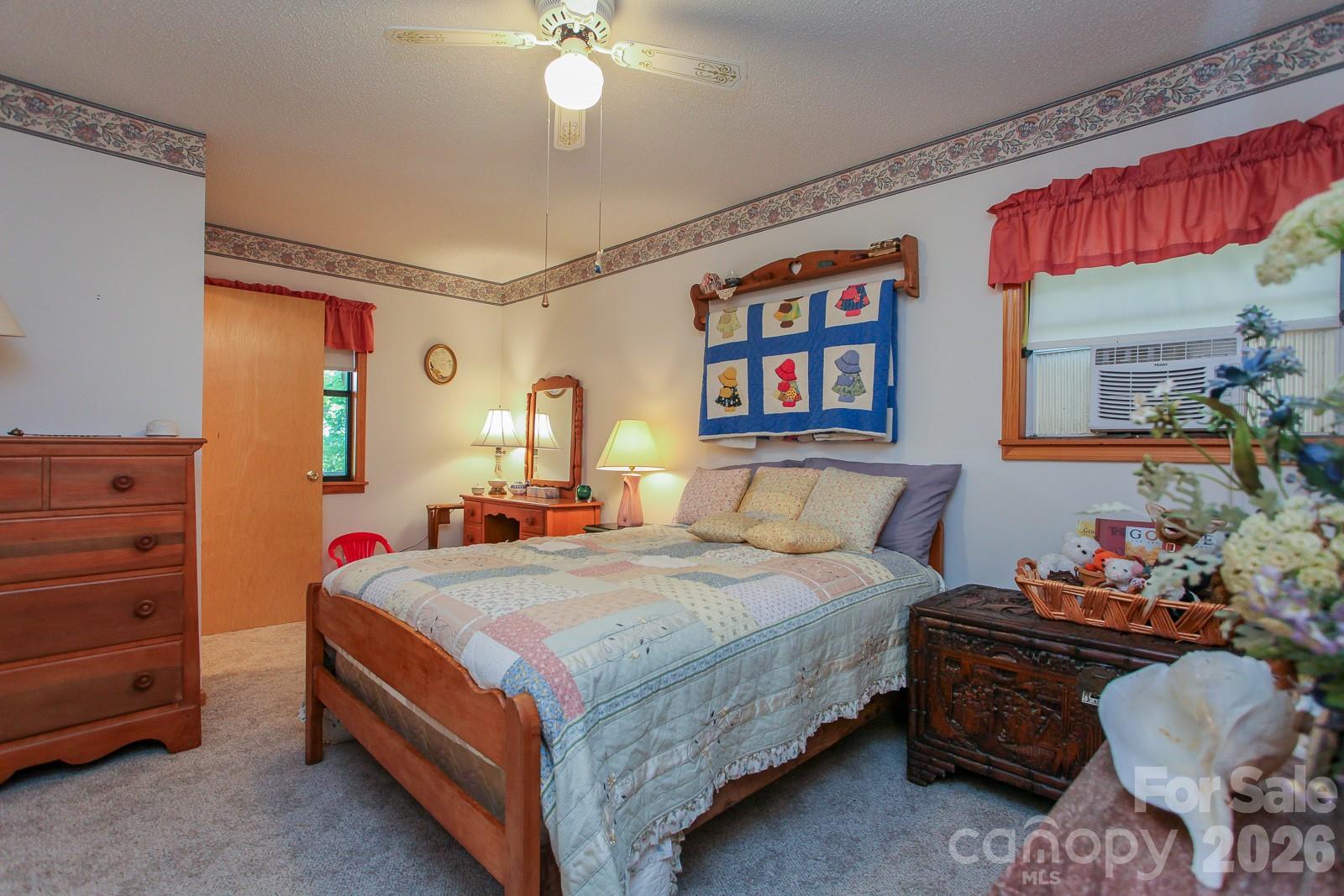 146 W Stecoah Heights — Robbinsville