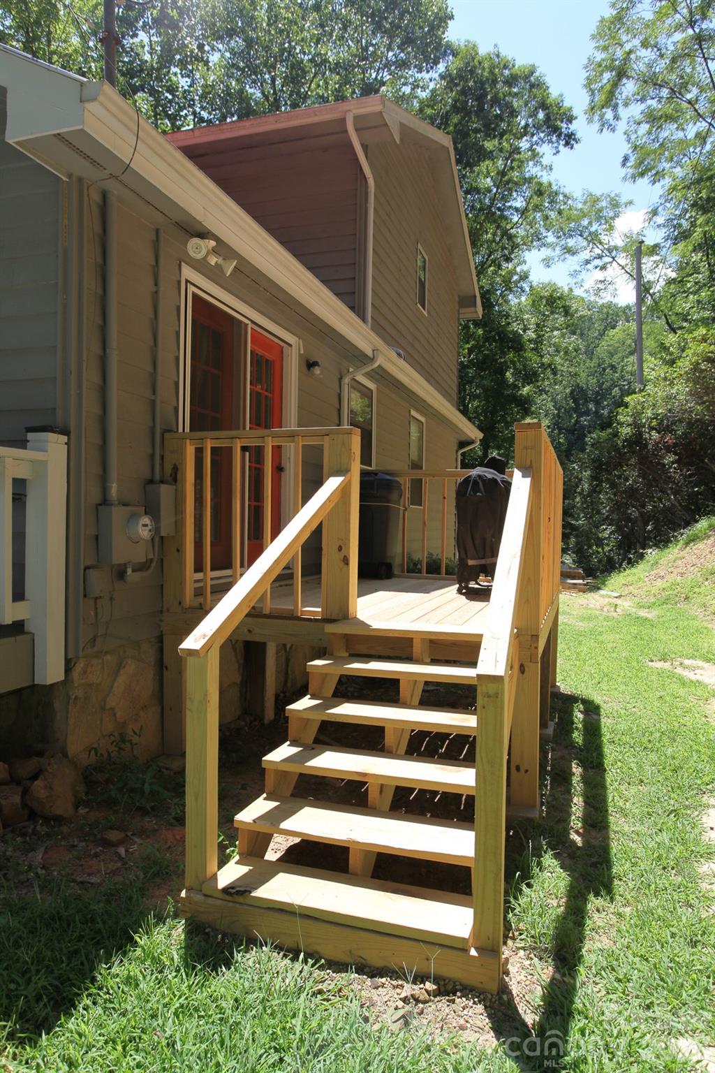 146 W Stecoah Heights — Robbinsville