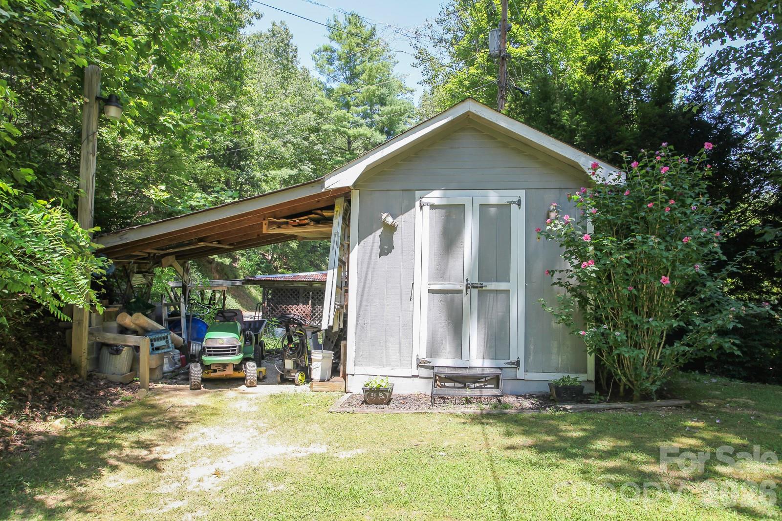 146 W Stecoah Heights — Robbinsville