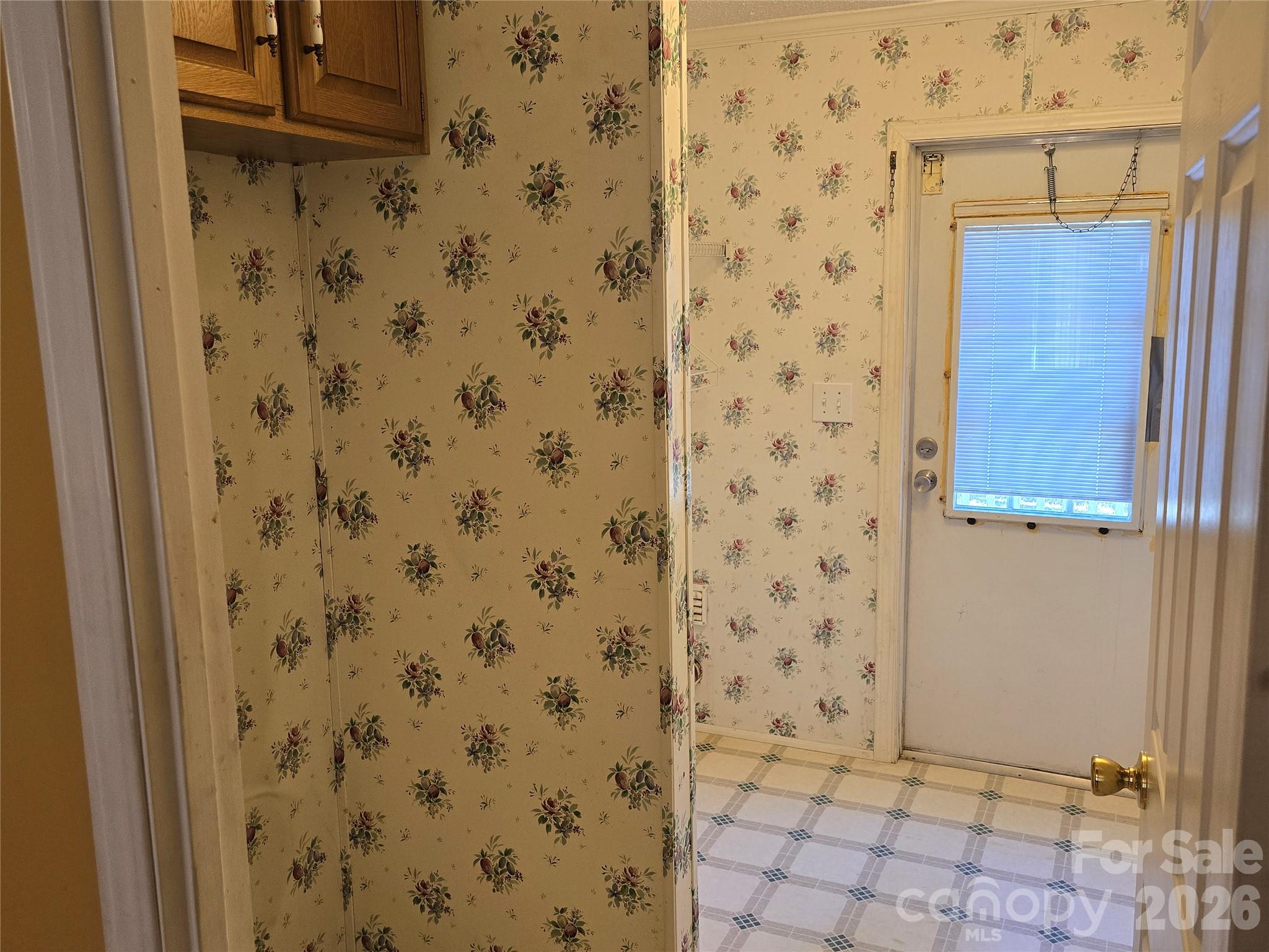 285 Skyuka Road — Statesville