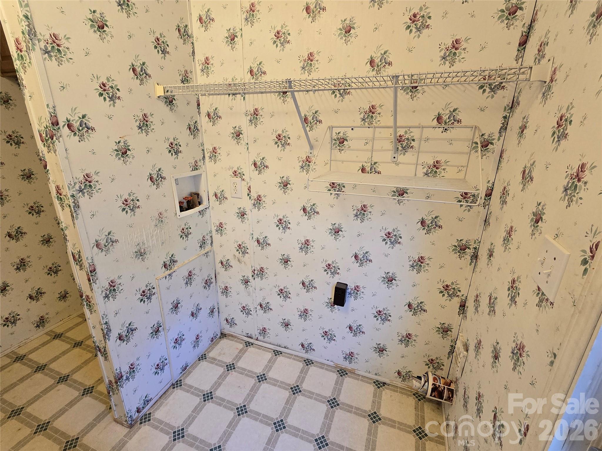 285 Skyuka Road — Statesville
