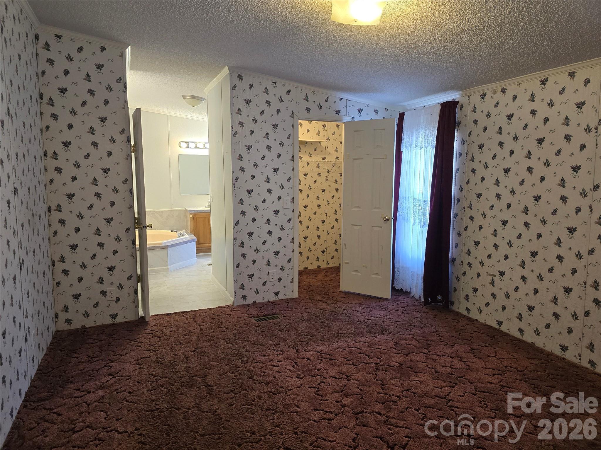 285 Skyuka Road — Statesville