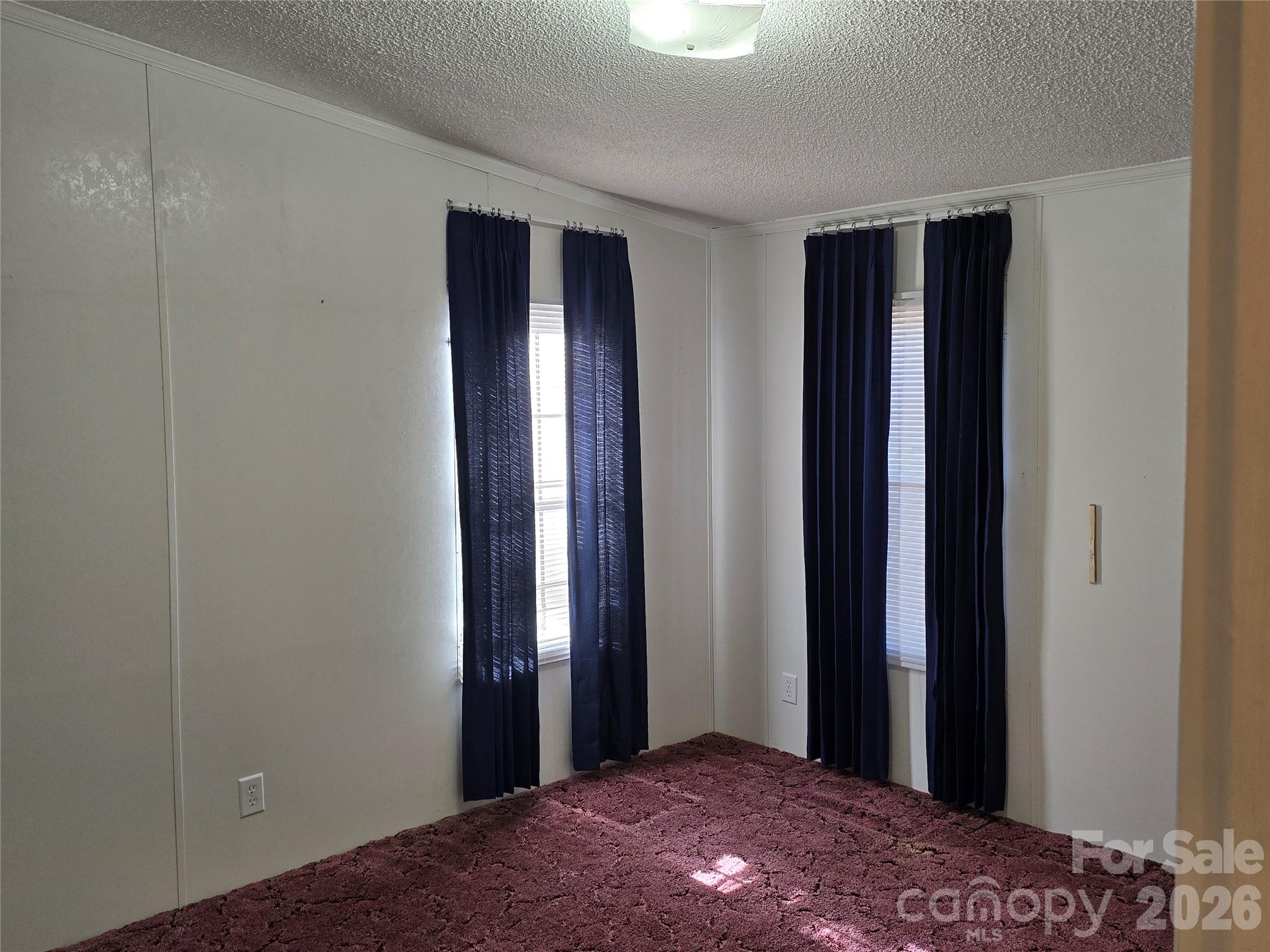 285 Skyuka Road — Statesville