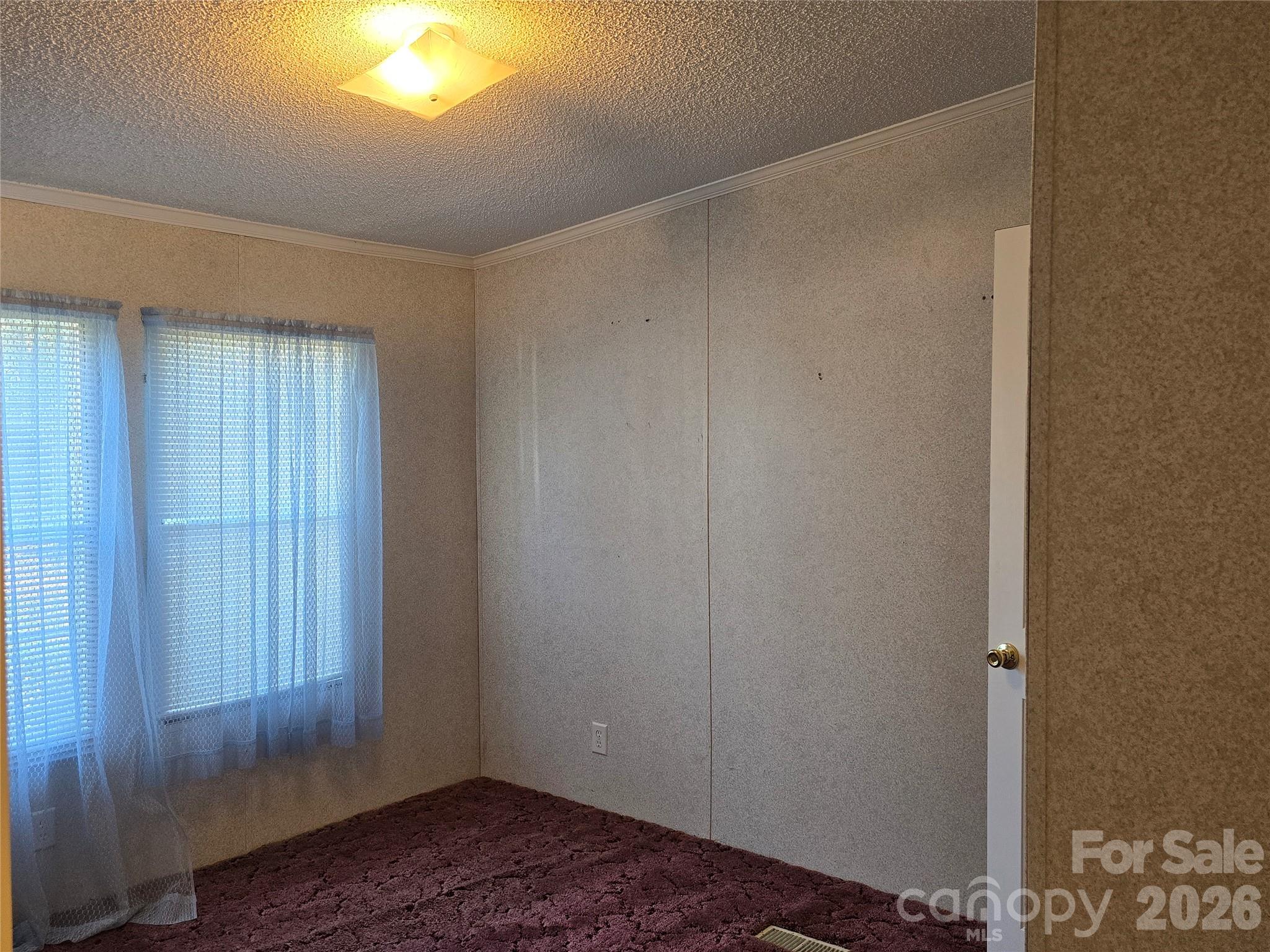 285 Skyuka Road — Statesville