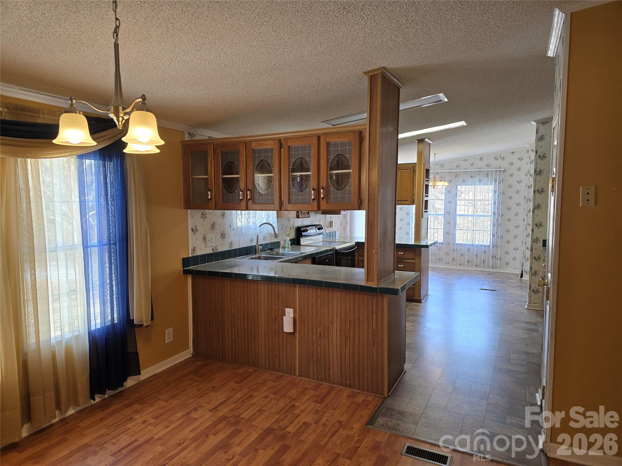 285 Skyuka Road — Statesville