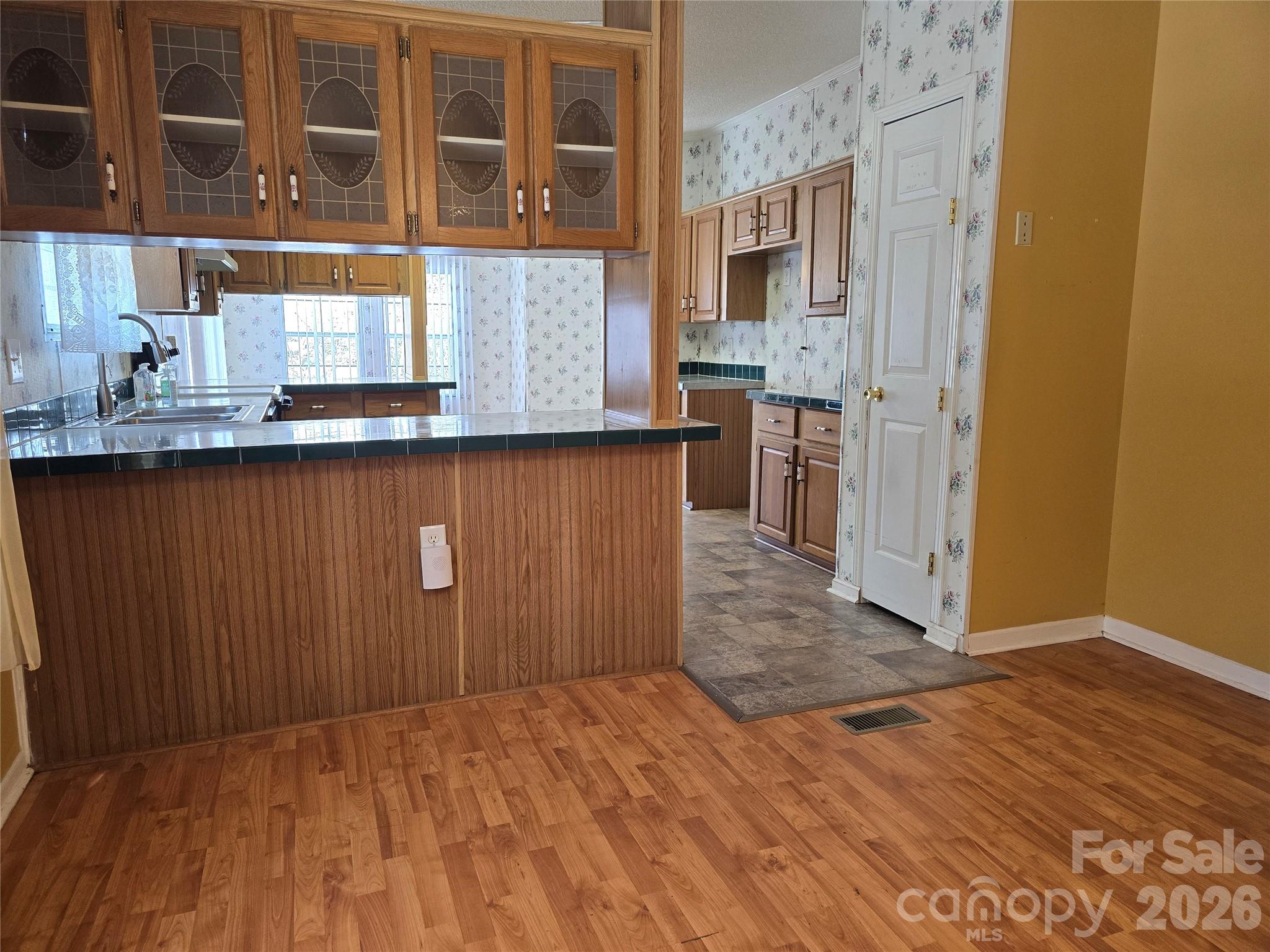 285 Skyuka Road — Statesville