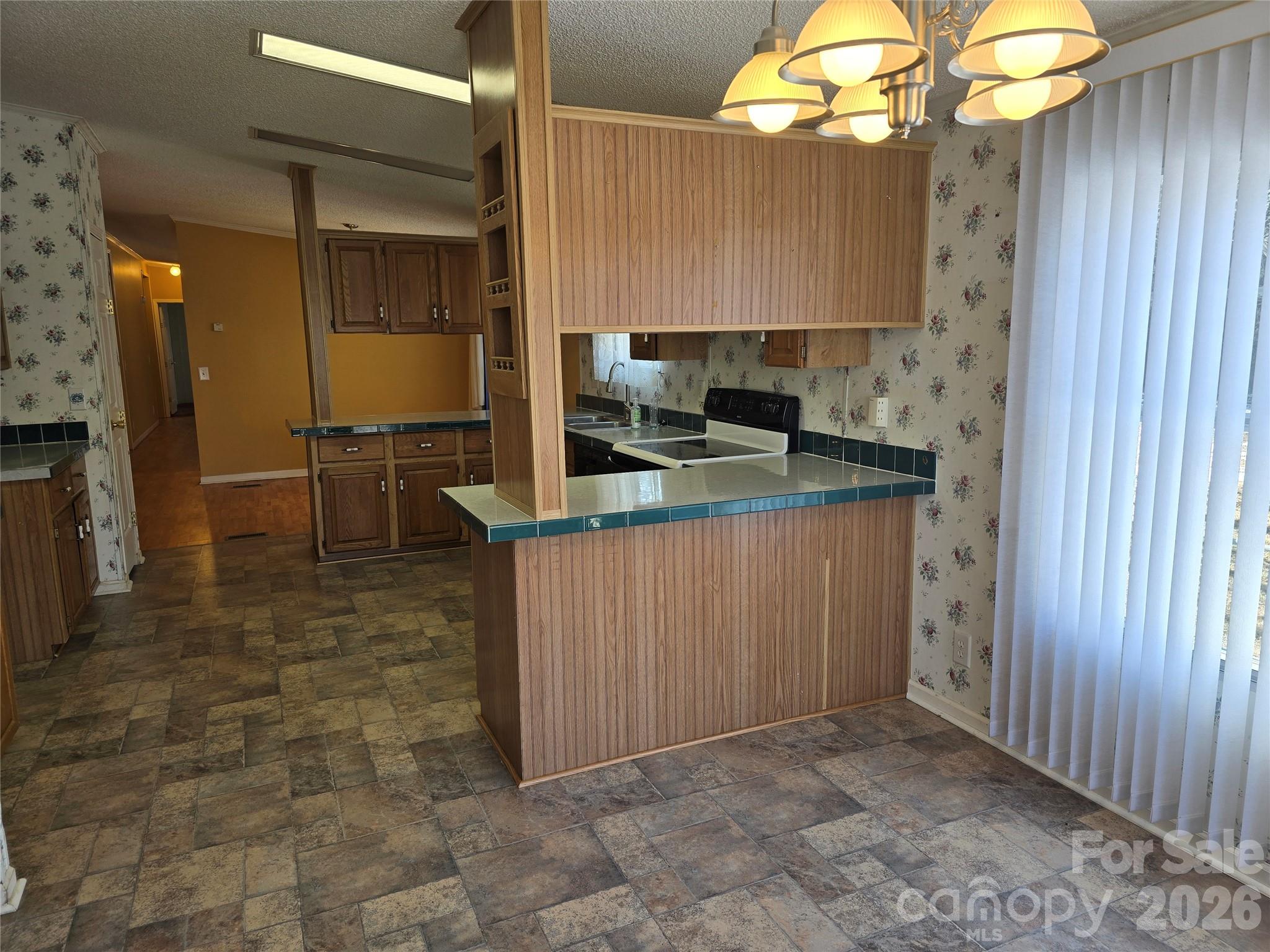 285 Skyuka Road — Statesville