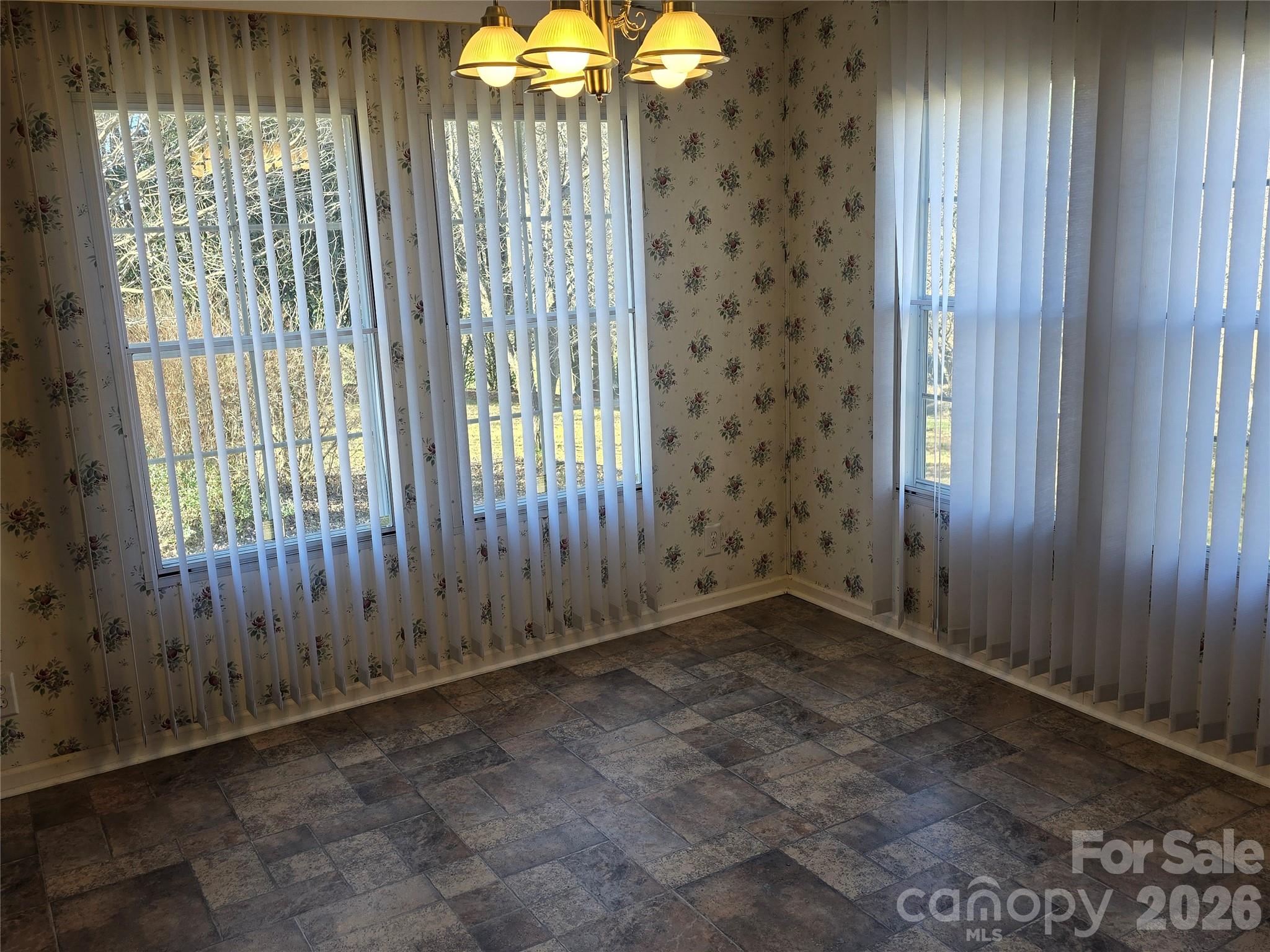 285 Skyuka Road — Statesville
