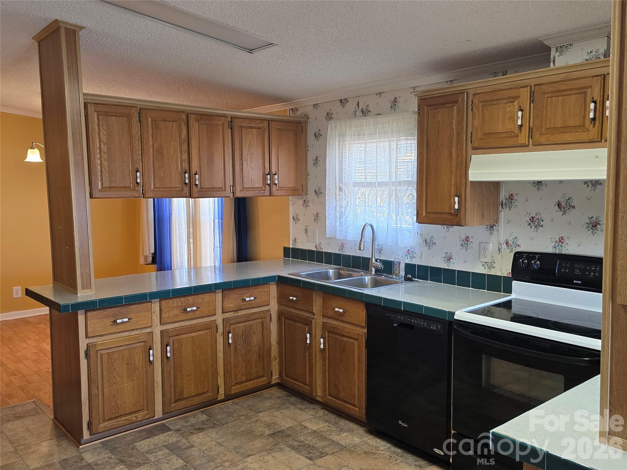 285 Skyuka Road — Statesville