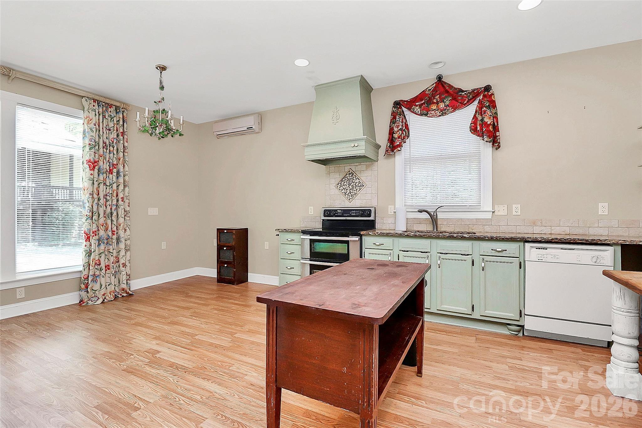 729 Lochaven Road — Waxhaw