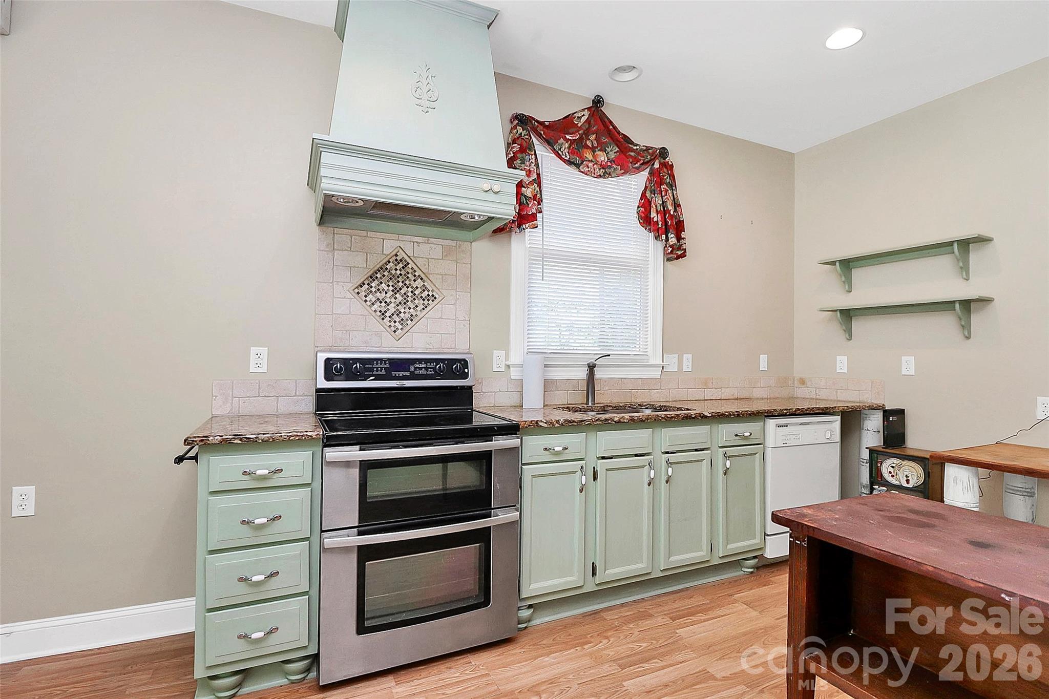 729 Lochaven Road — Waxhaw