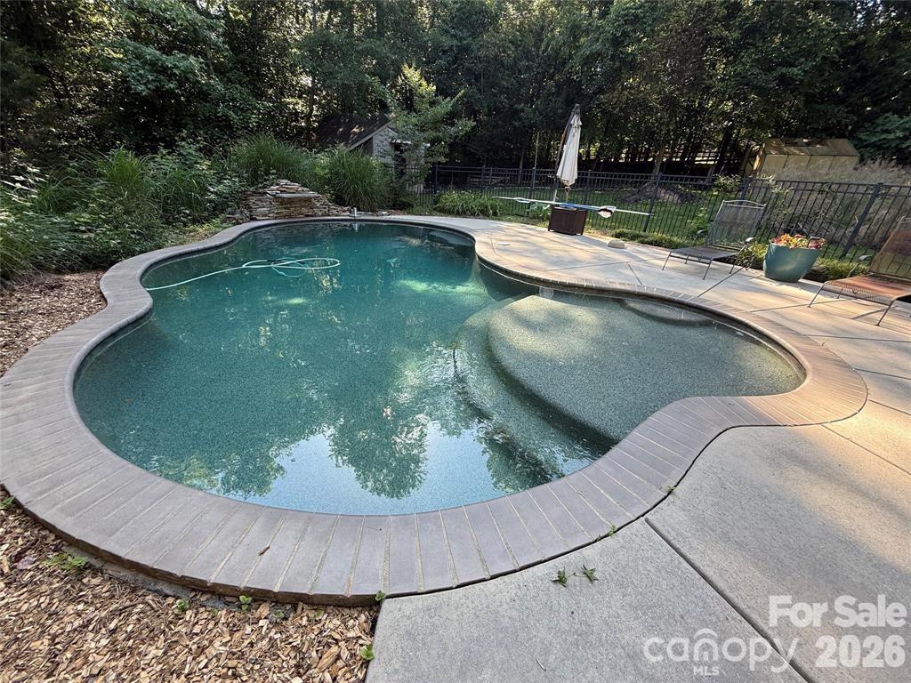 729 Lochaven Road — Waxhaw