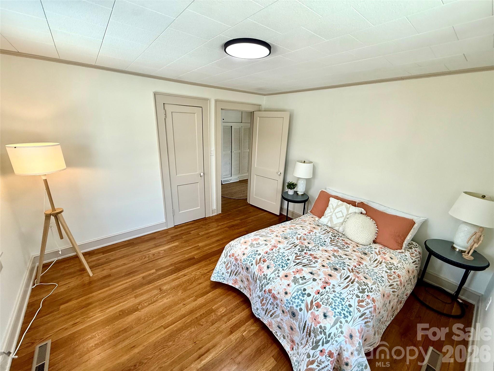 531 21st Avenue NE — Hickory