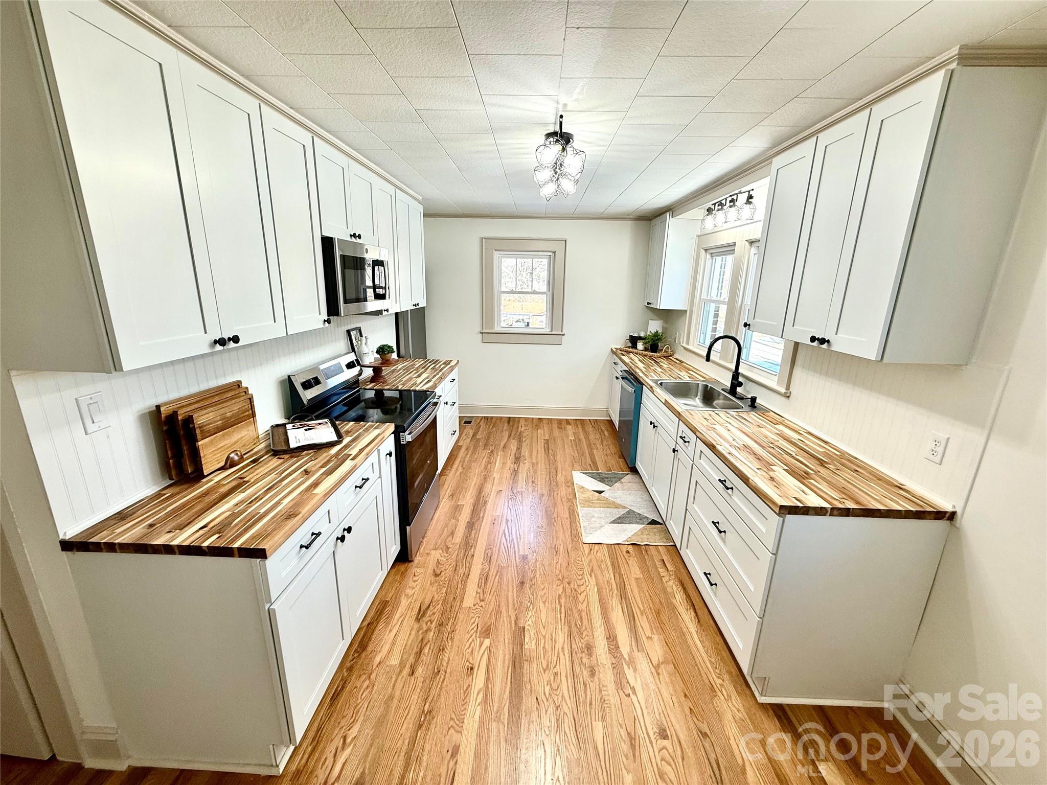 531 21st Avenue NE — Hickory