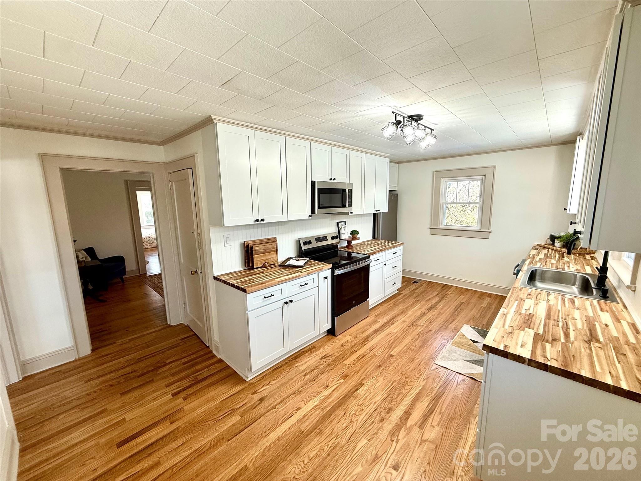 531 21st Avenue NE — Hickory