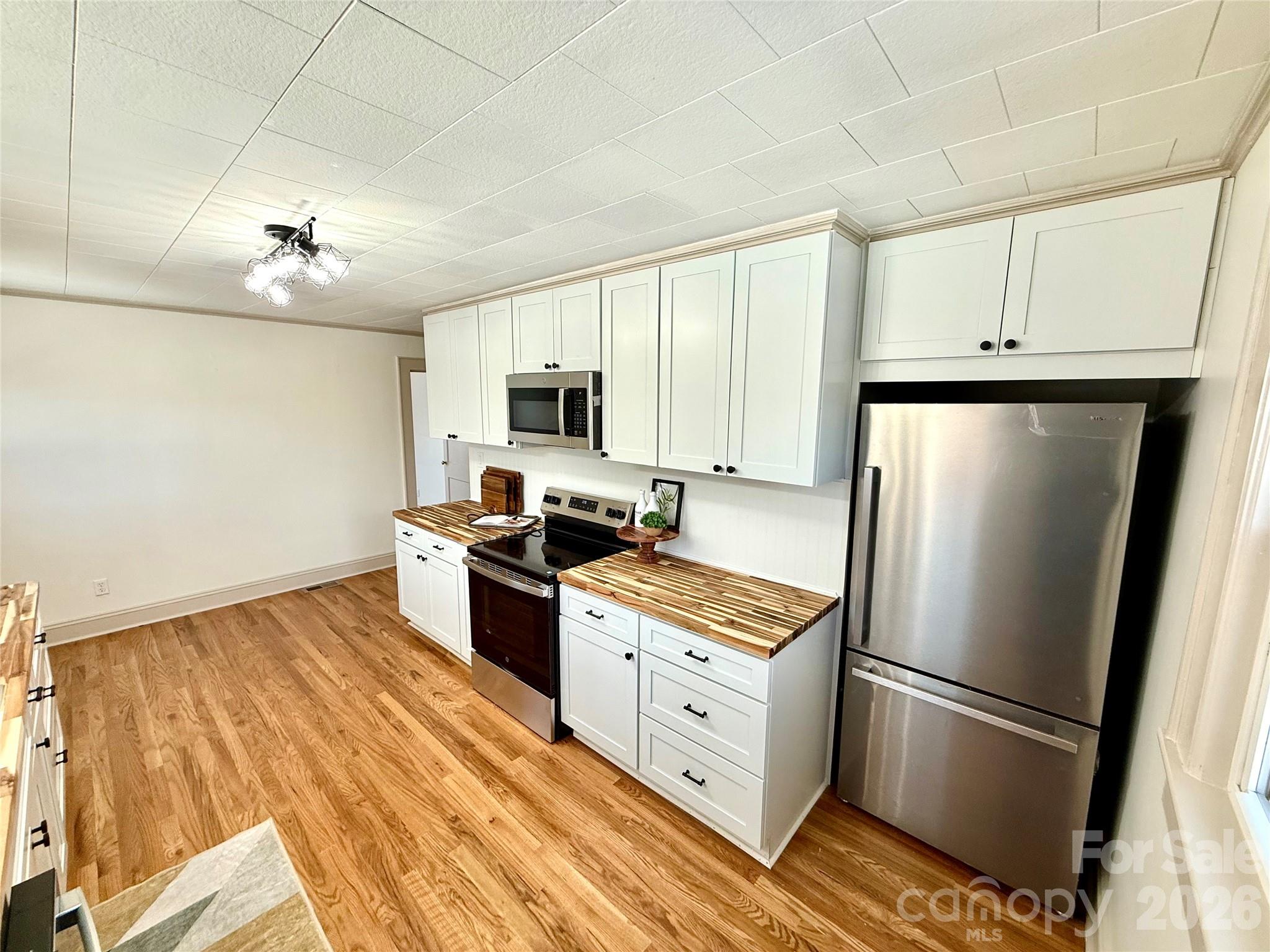 531 21st Avenue NE — Hickory
