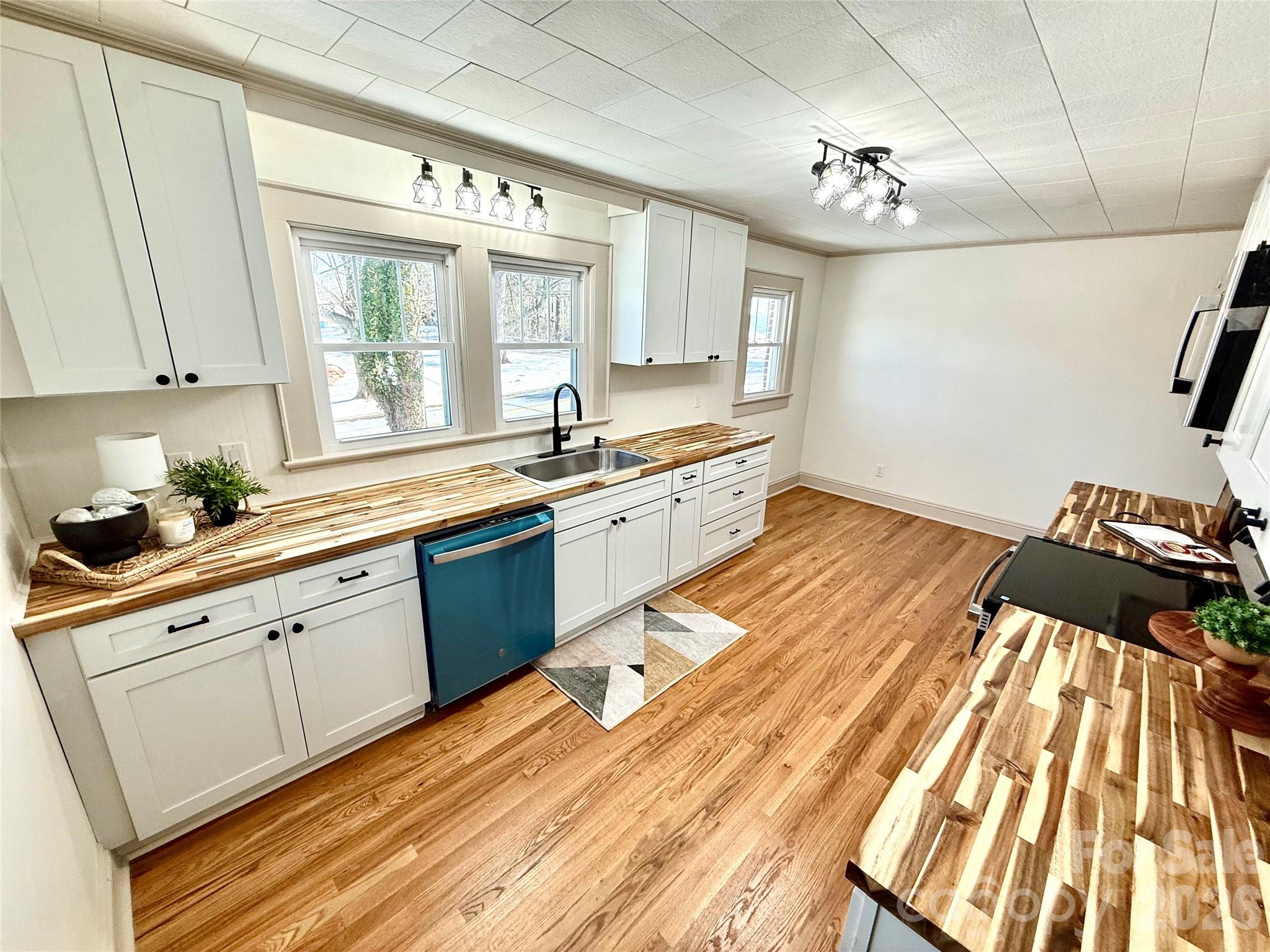 531 21st Avenue NE — Hickory