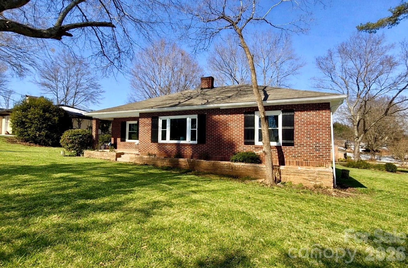 531 21st Avenue NE — Hickory
