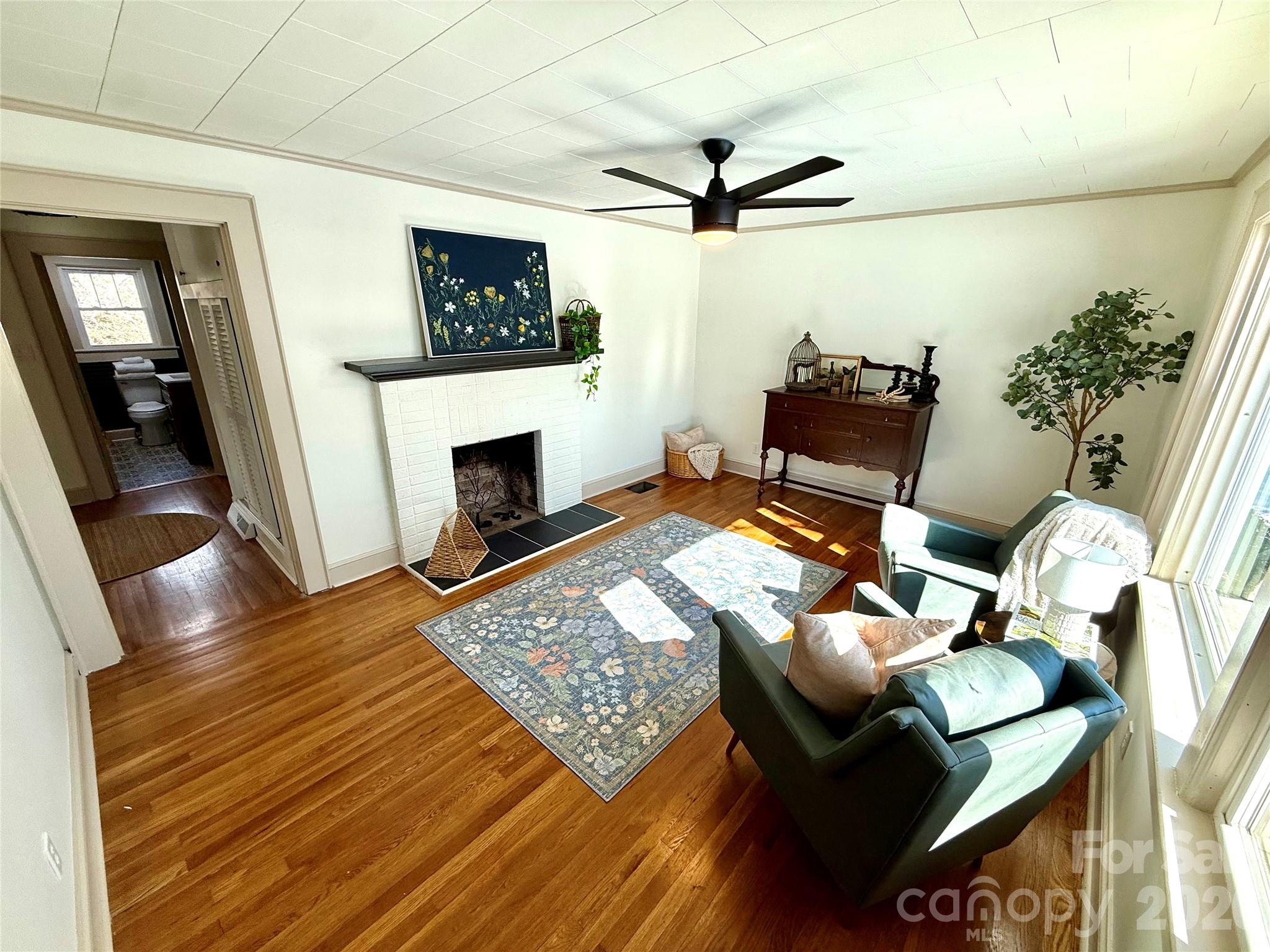 531 21st Avenue NE — Hickory