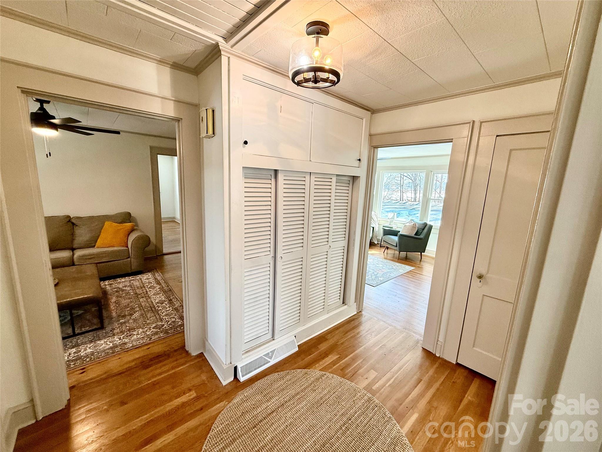 531 21st Avenue NE — Hickory