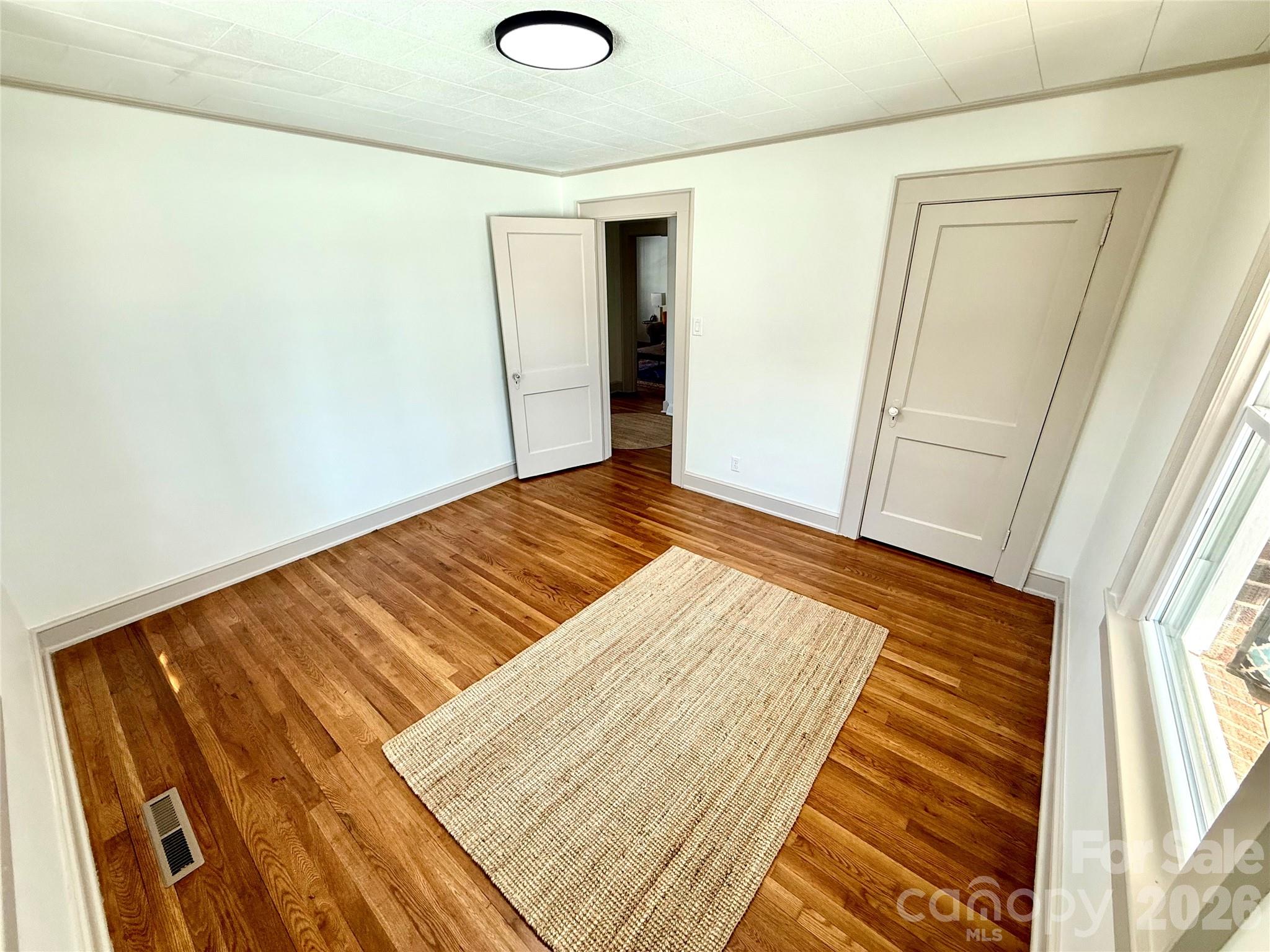 531 21st Avenue NE — Hickory
