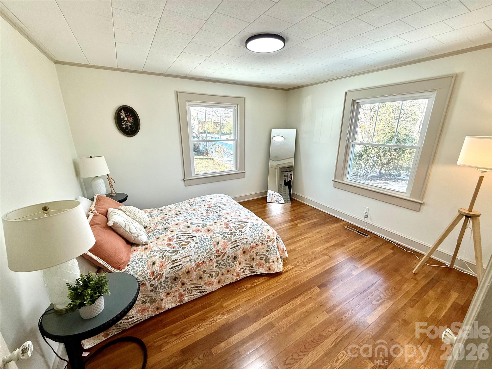 531 21st Avenue NE — Hickory