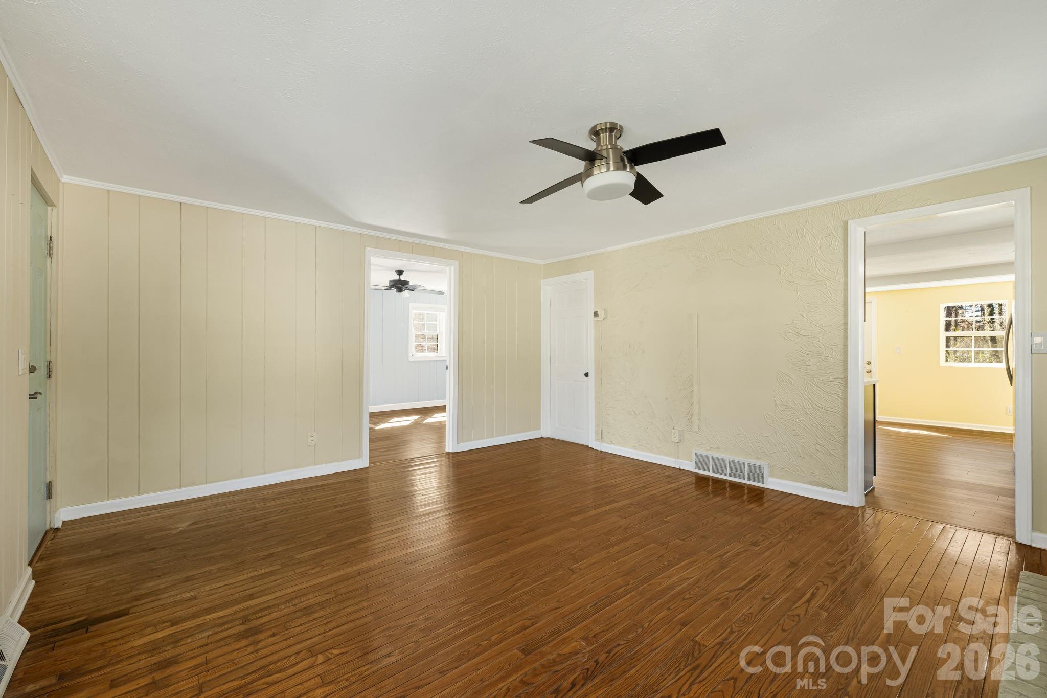 1015 Mountain View Street — Hendersonville