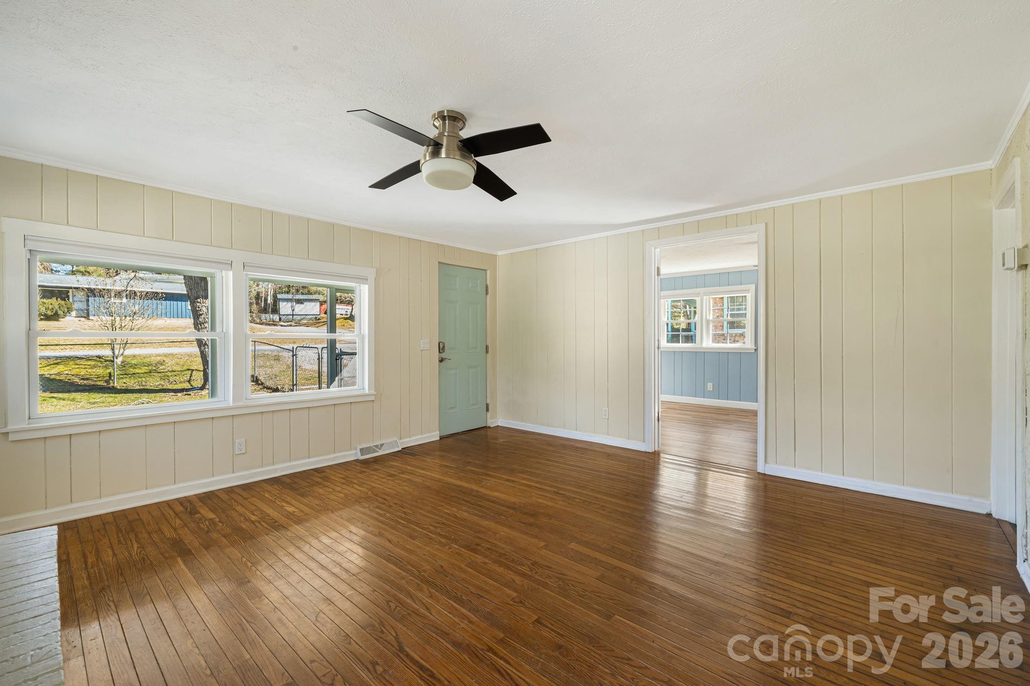 1015 Mountain View Street — Hendersonville