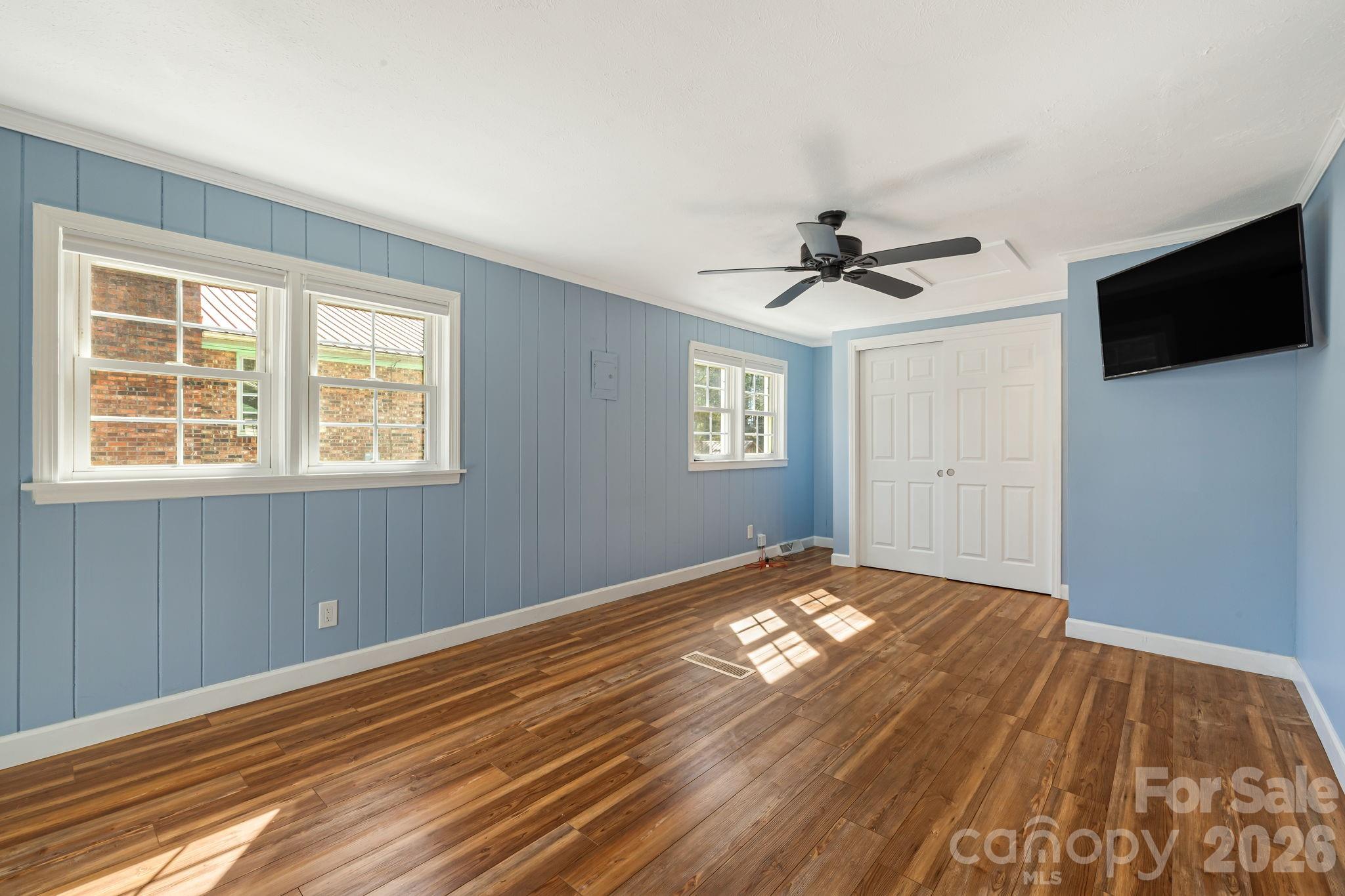 1015 Mountain View Street — Hendersonville