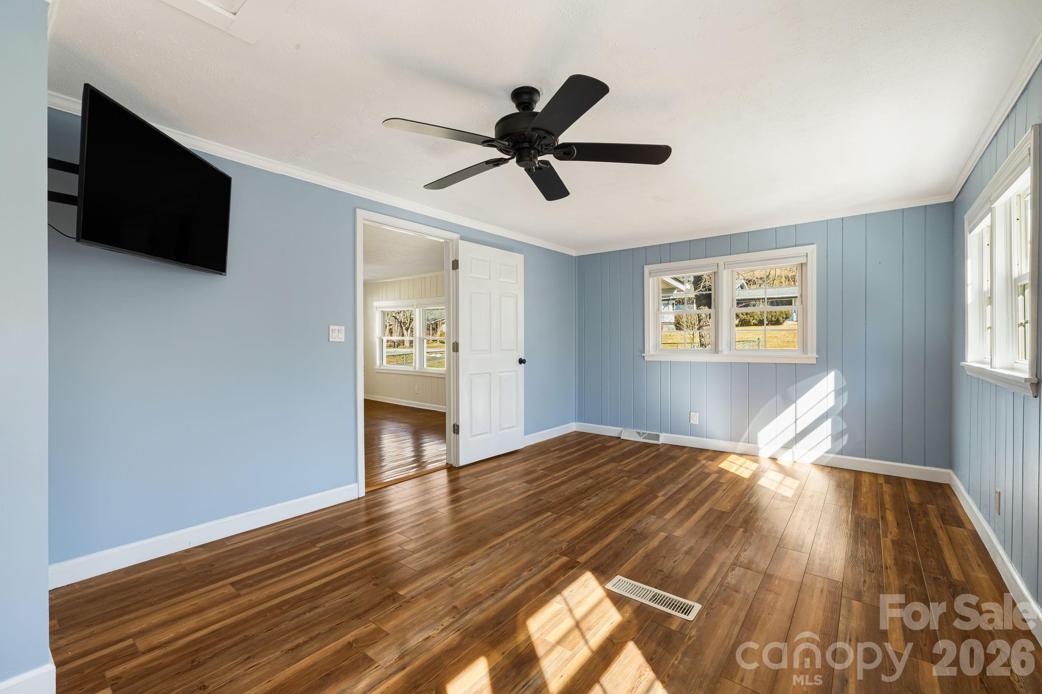 1015 Mountain View Street — Hendersonville