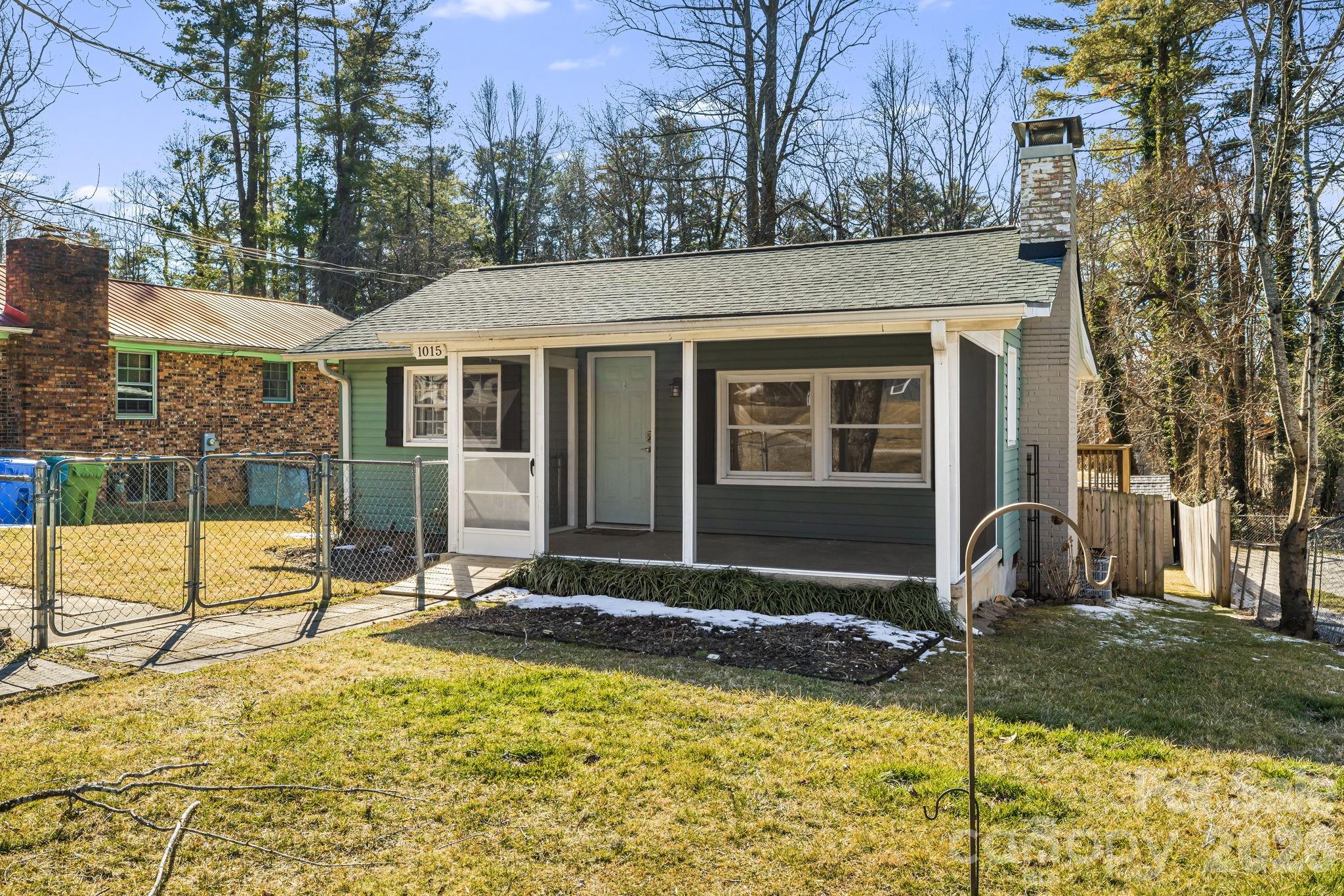 1015 Mountain View Street — Hendersonville