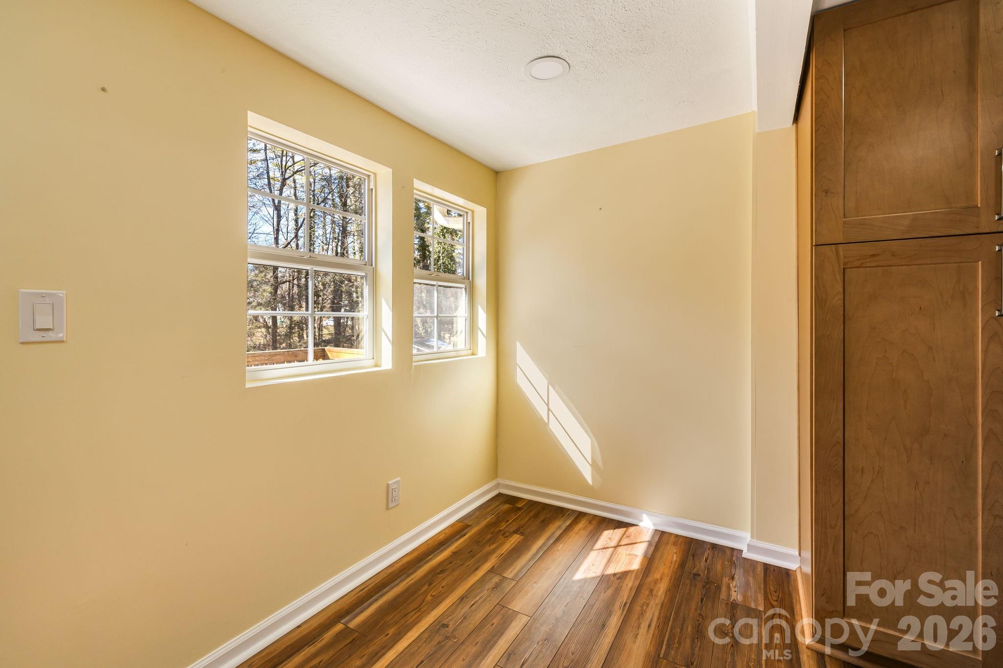 1015 Mountain View Street — Hendersonville