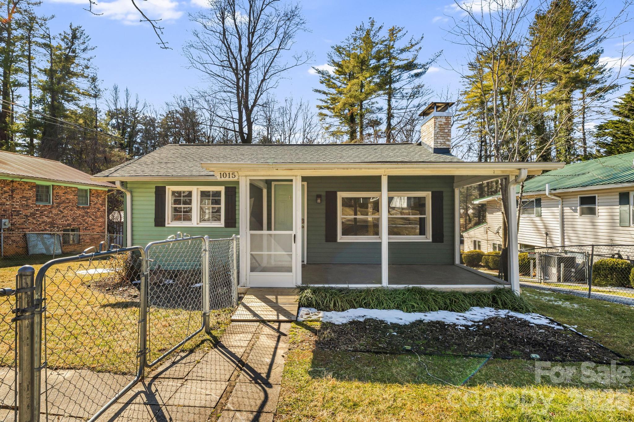 1015 Mountain View Street — Hendersonville
