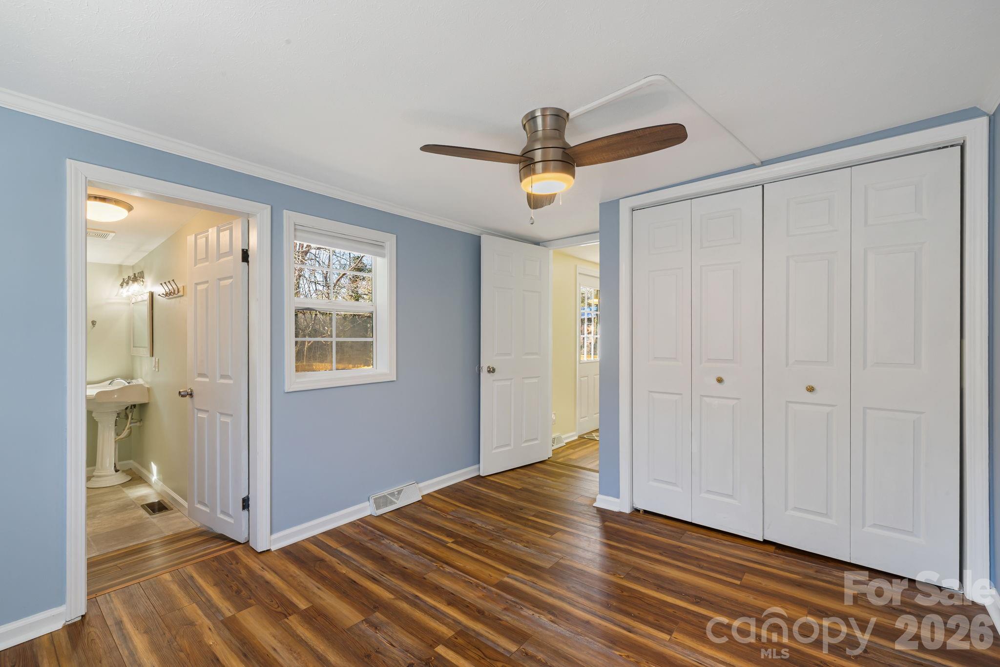 1015 Mountain View Street — Hendersonville