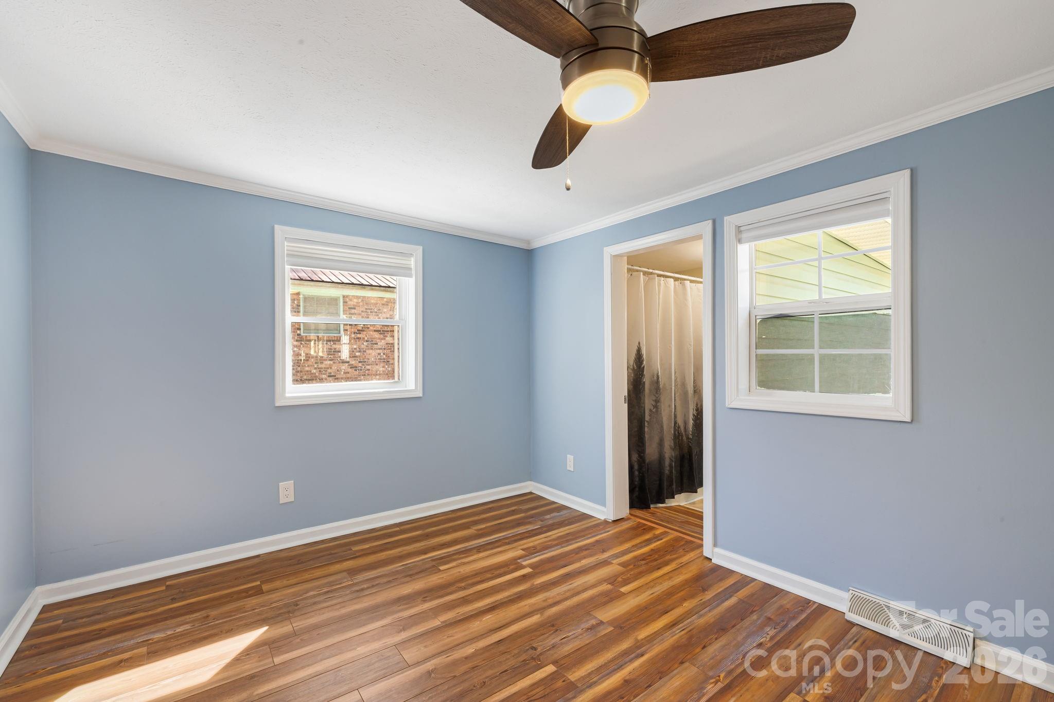1015 Mountain View Street — Hendersonville