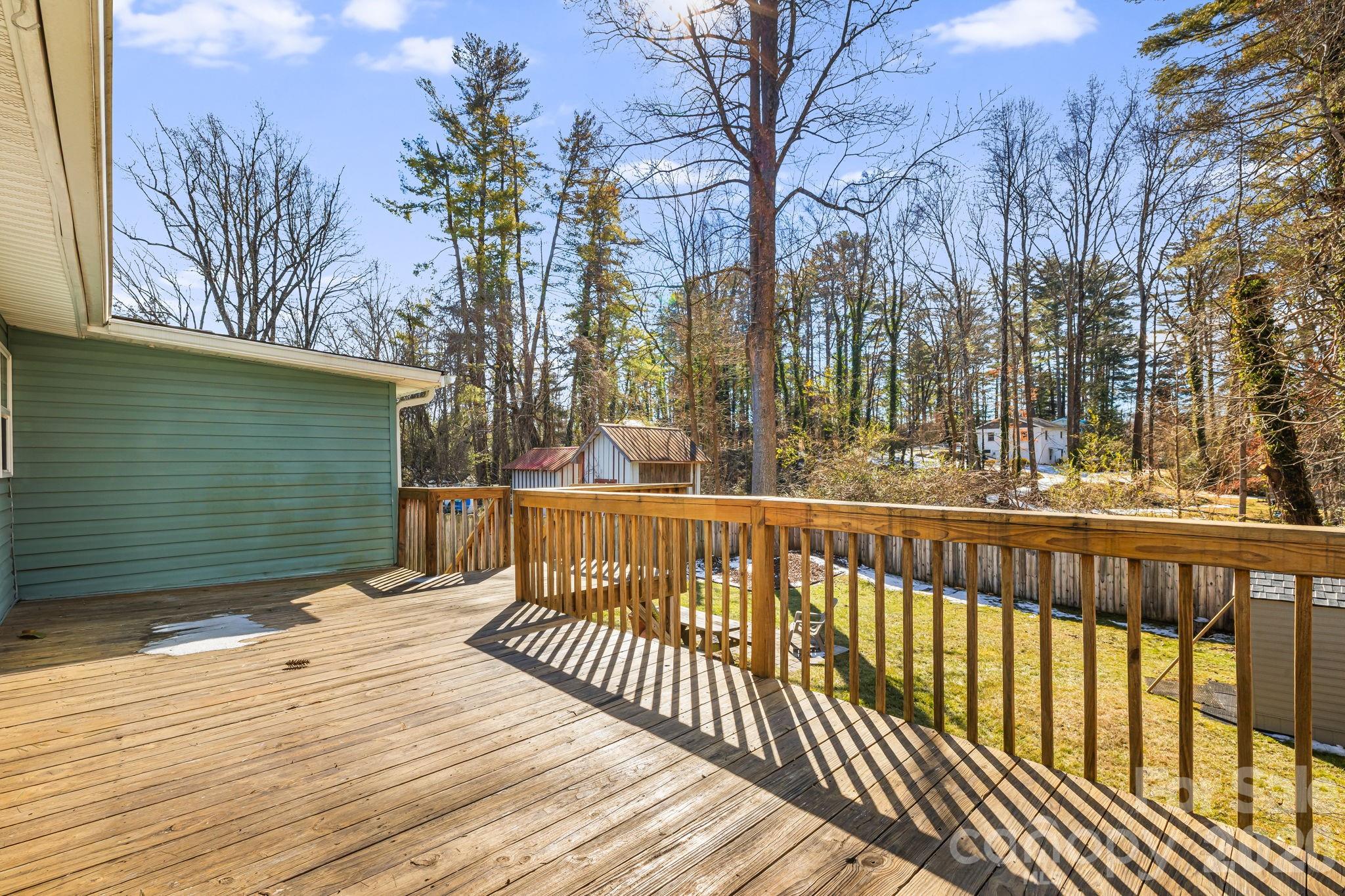 1015 Mountain View Street — Hendersonville