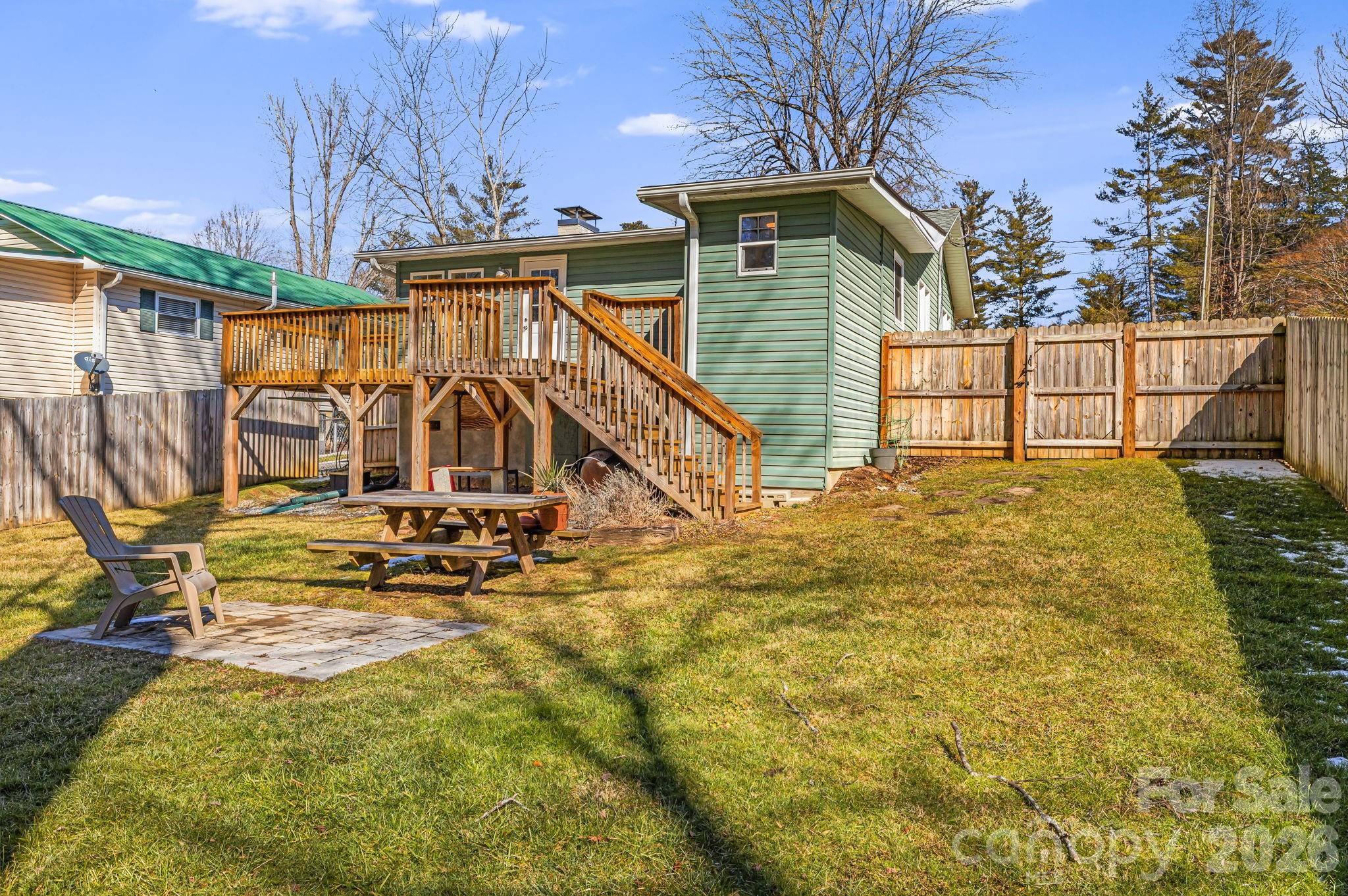 1015 Mountain View Street — Hendersonville
