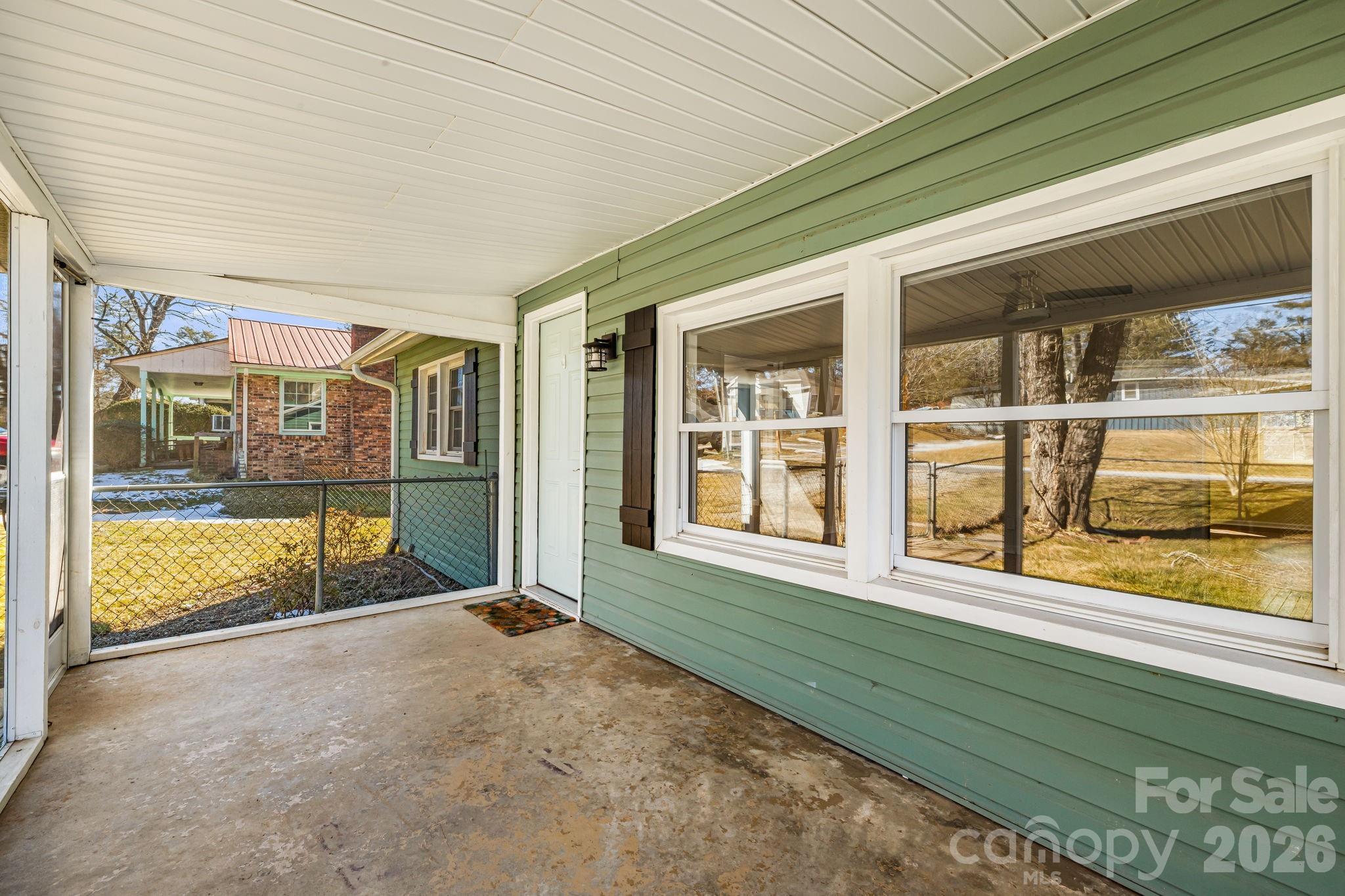 1015 Mountain View Street — Hendersonville