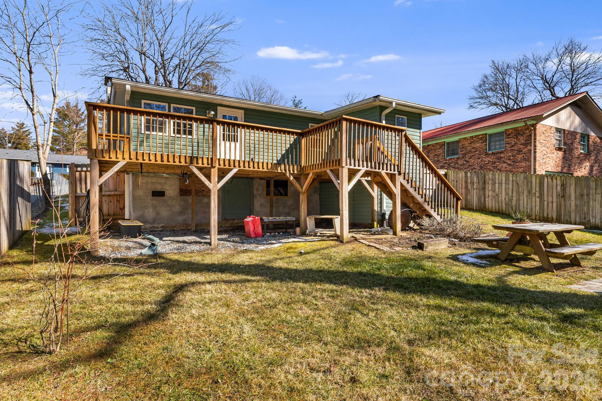 1015 Mountain View Street — Hendersonville