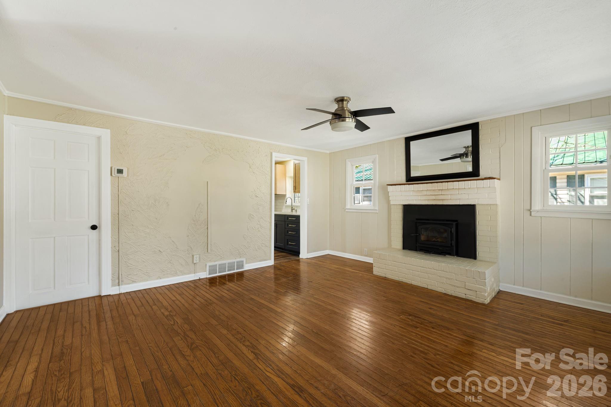 1015 Mountain View Street — Hendersonville