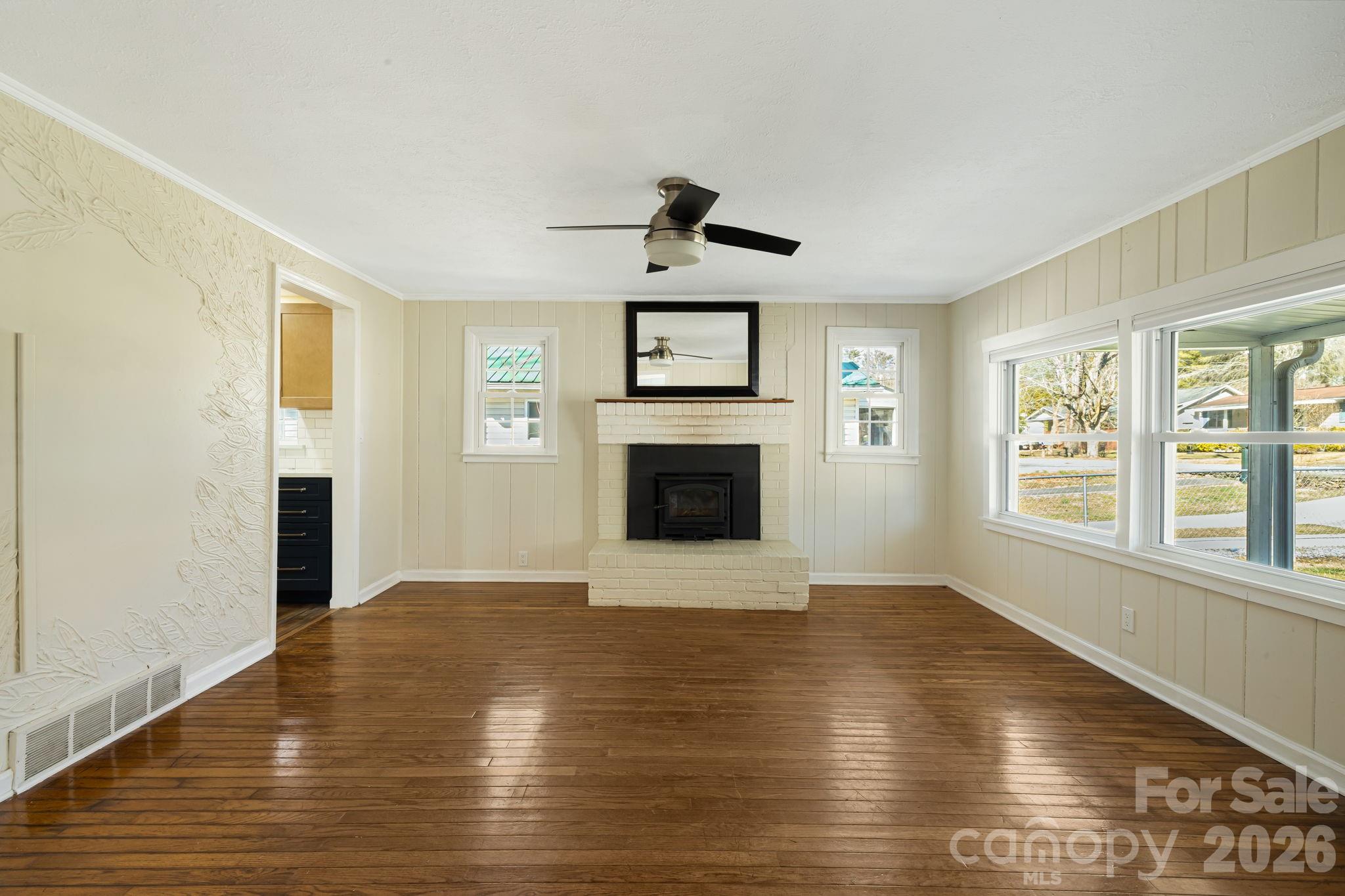 1015 Mountain View Street — Hendersonville