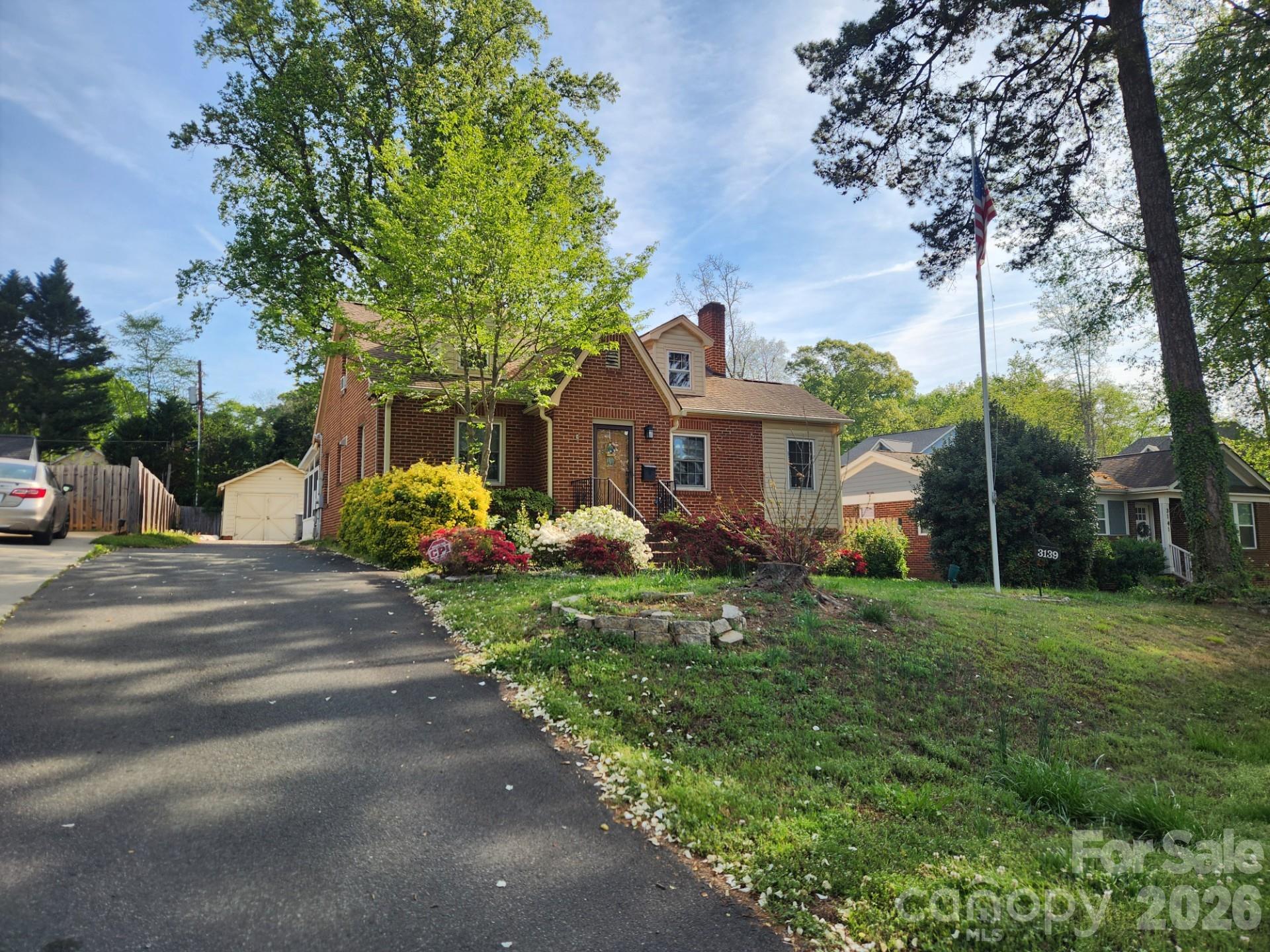 3139 Shenandoah Avenue — Charlotte